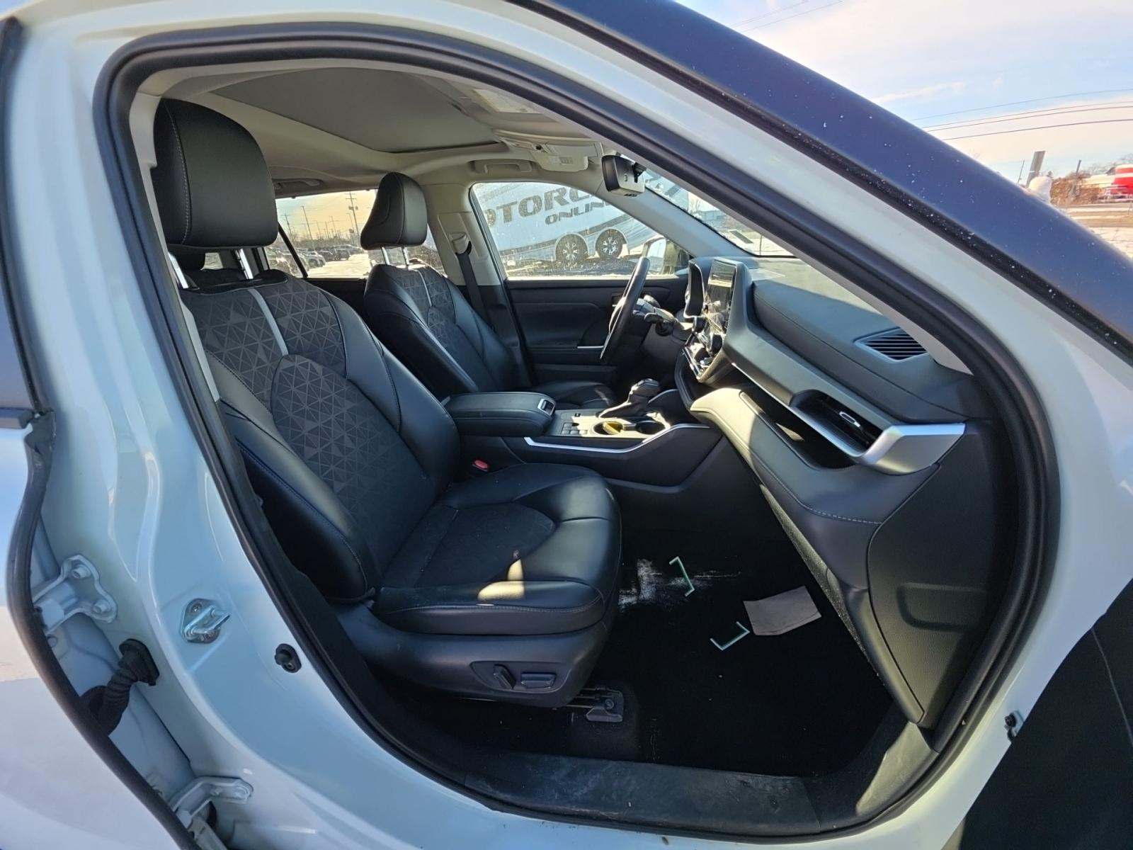 2024 Toyota Highlander Hybrid XLE Nightshade AWD