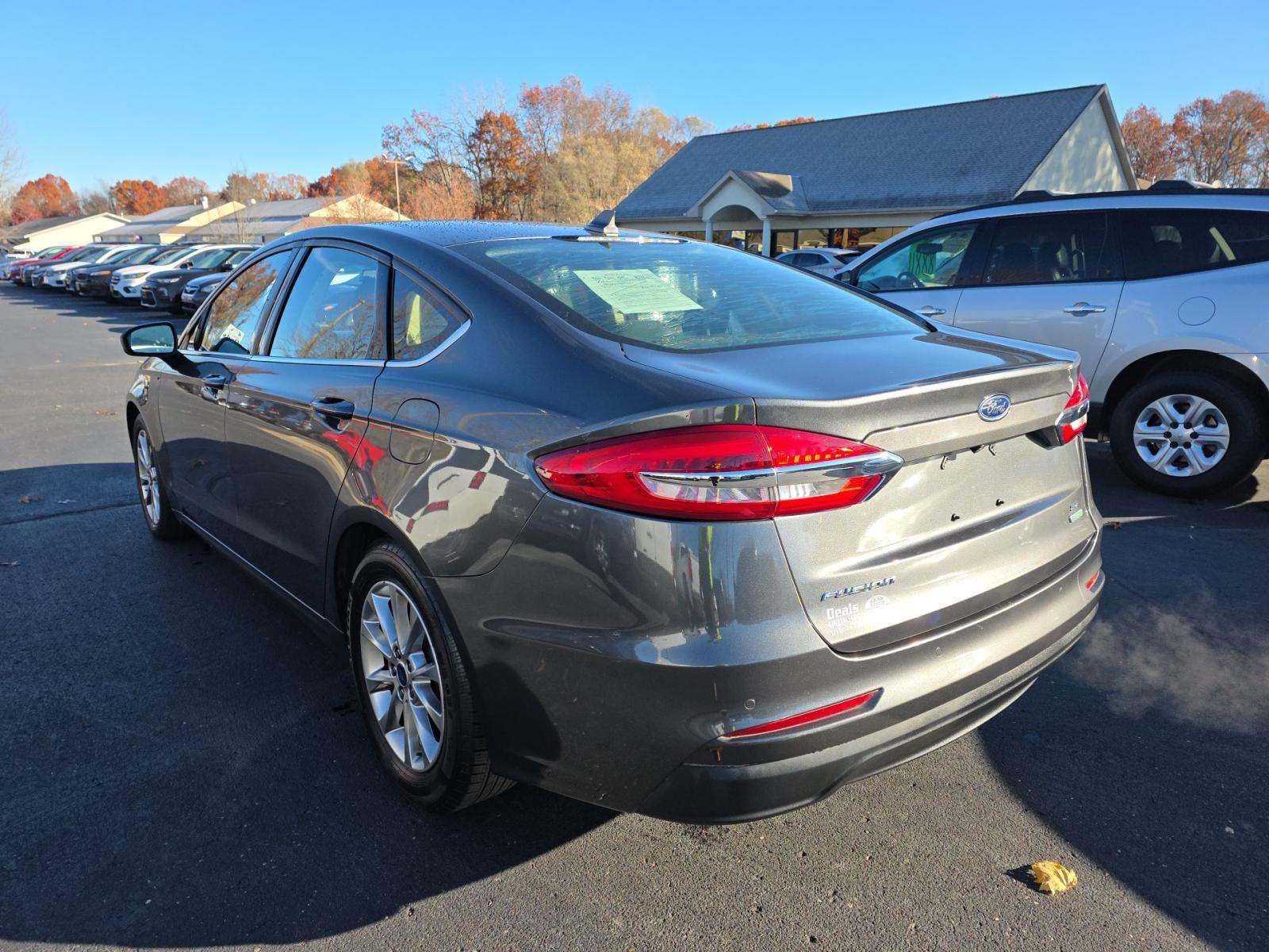 2020 Ford Fusion SE FWD