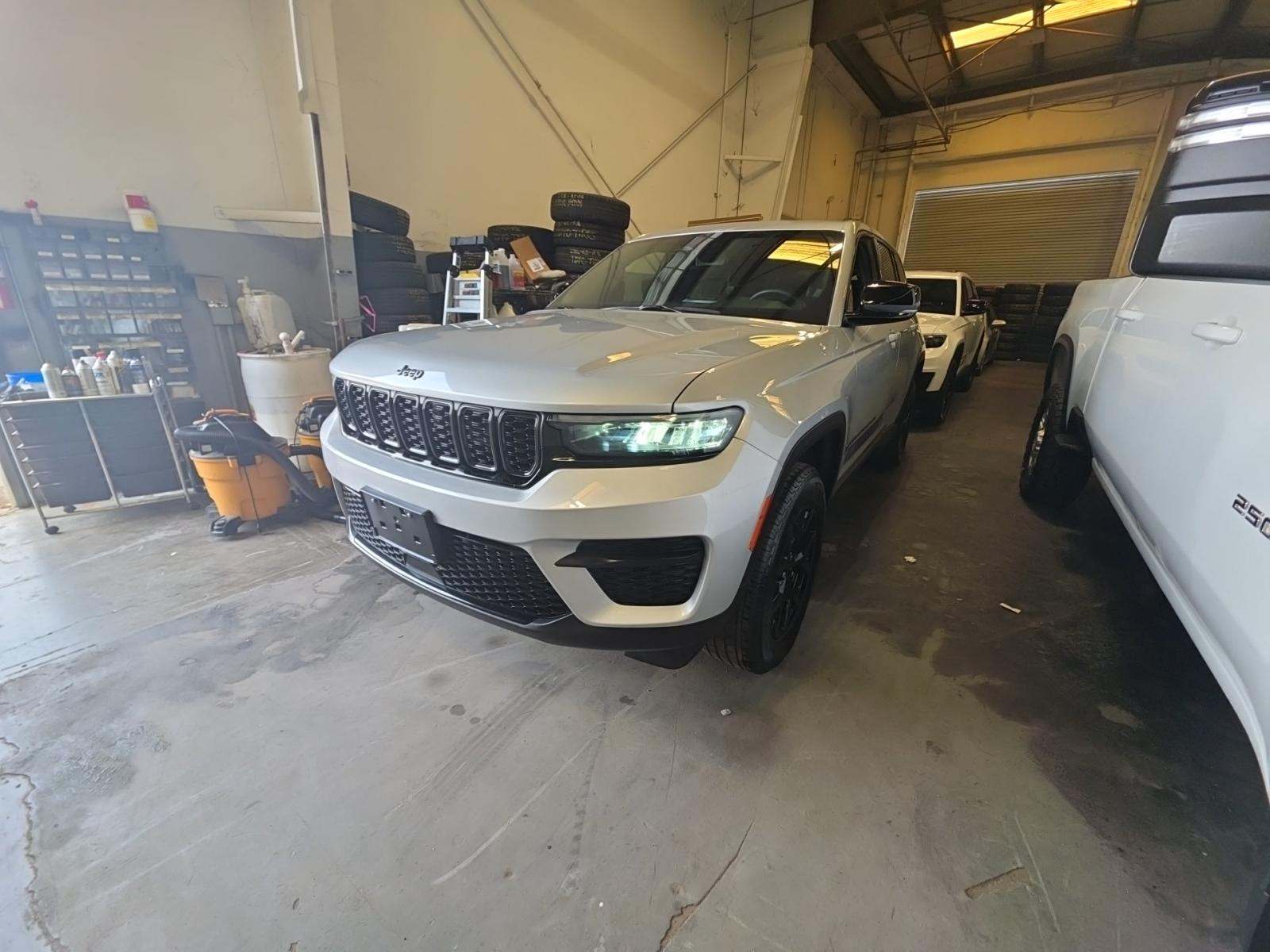 2024 Jeep Grand Cherokee Altitude AWD