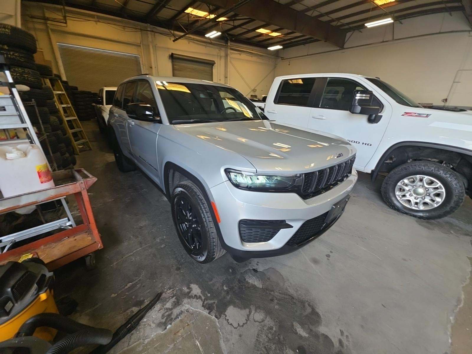 2024 Jeep Grand Cherokee Altitude AWD