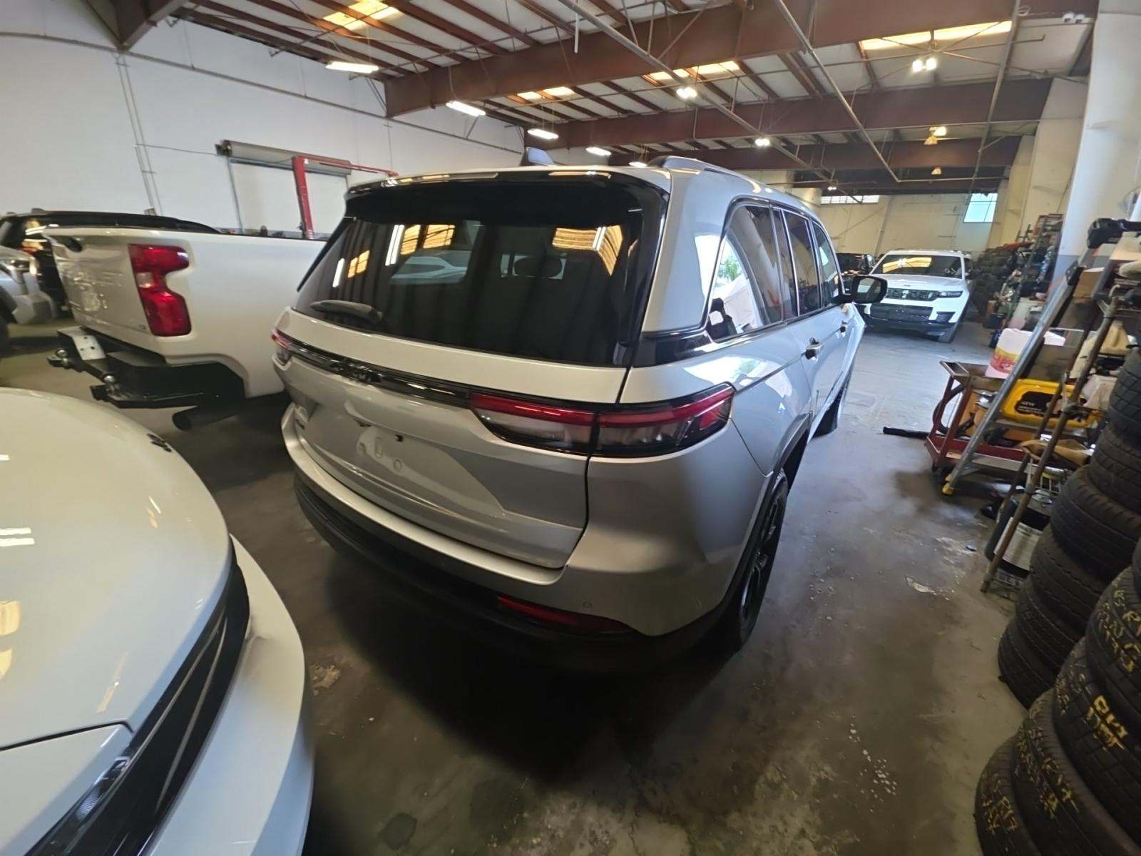 2024 Jeep Grand Cherokee Altitude AWD