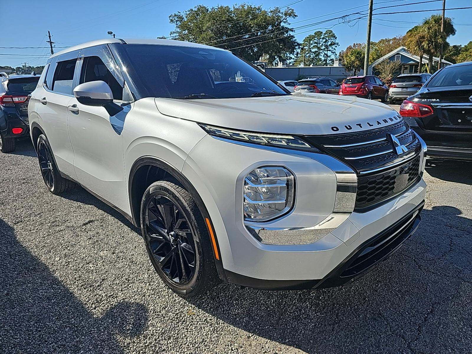 2022 Mitsubishi Outlander ES FWD