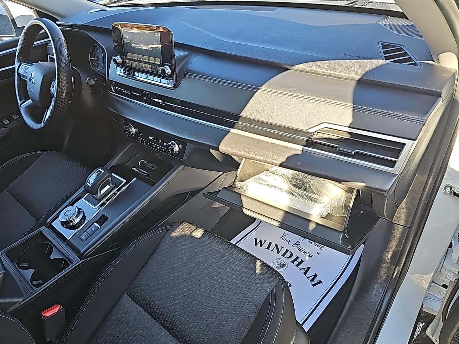 2022 Mitsubishi Outlander ES FWD