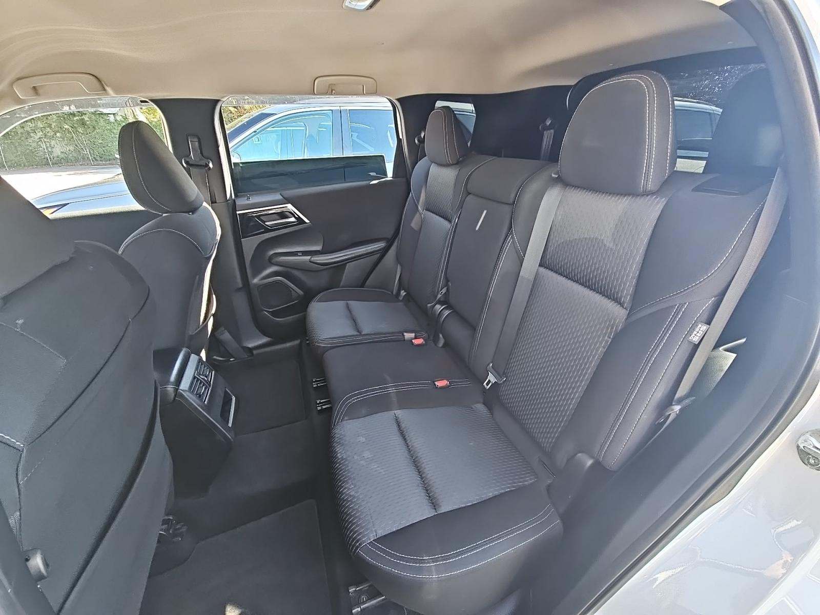 2022 Mitsubishi Outlander ES FWD