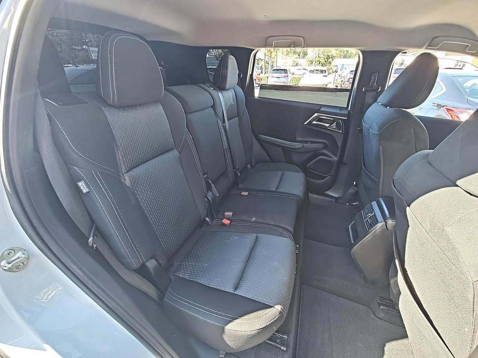 2022 Mitsubishi Outlander ES FWD