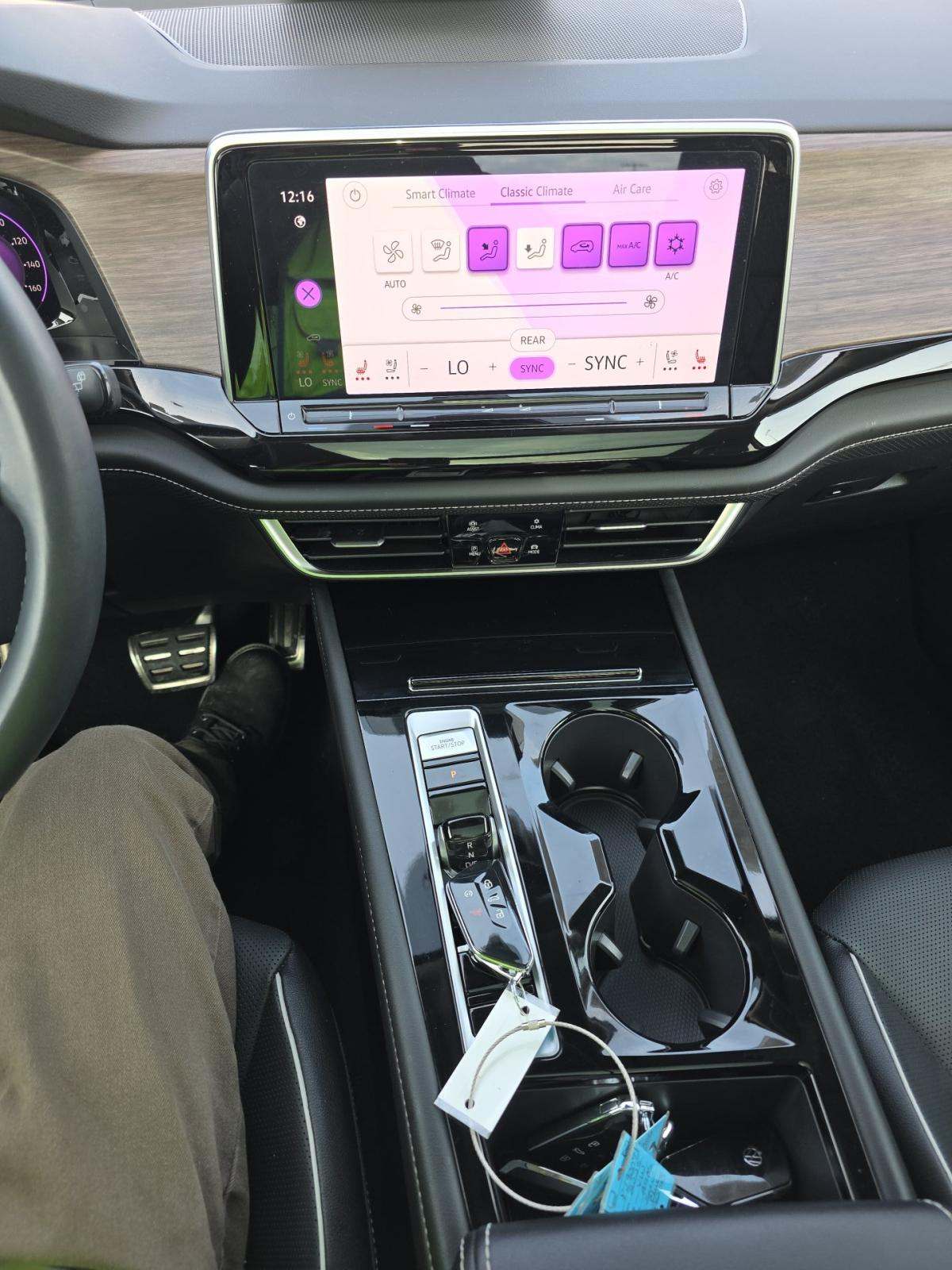 2025 Volkswagen Atlas 2.0T SEL Premium R-Line AWD