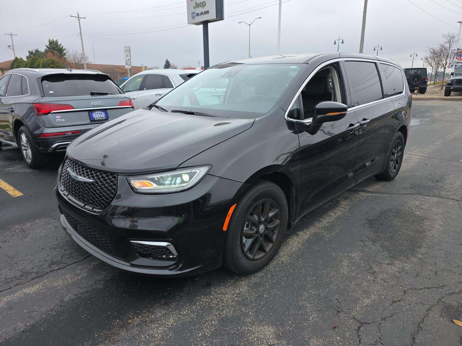 2023 Chrysler Pacifica Touring L FWD
