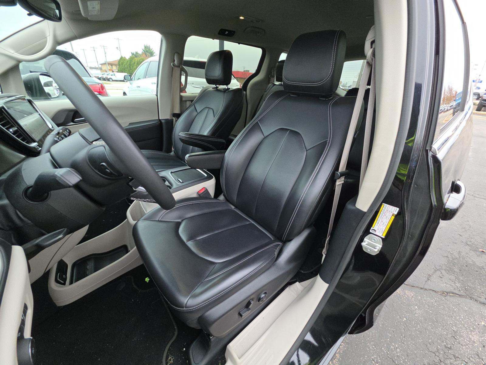 2023 Chrysler Pacifica Touring L FWD