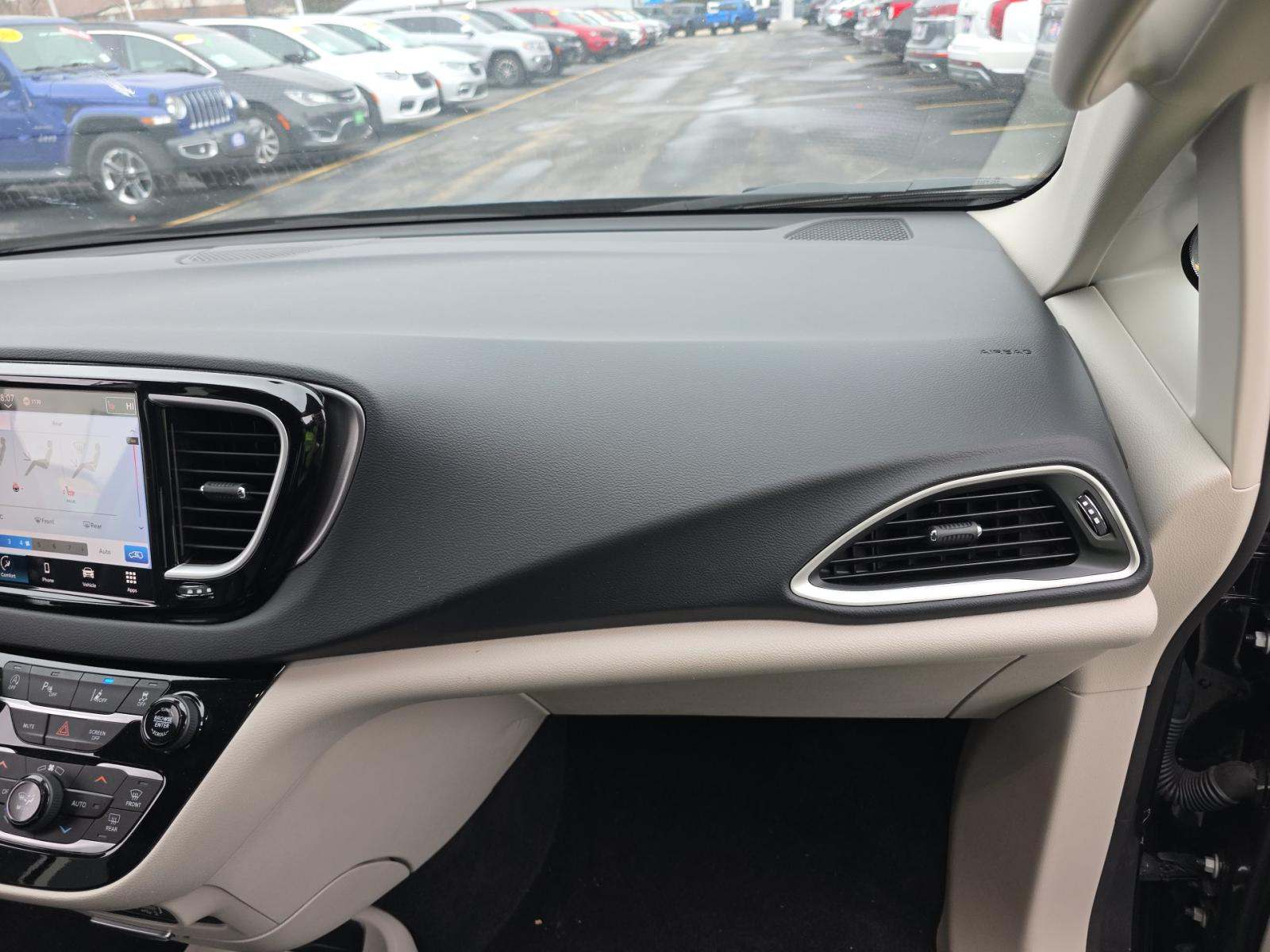 2023 Chrysler Pacifica Touring L FWD