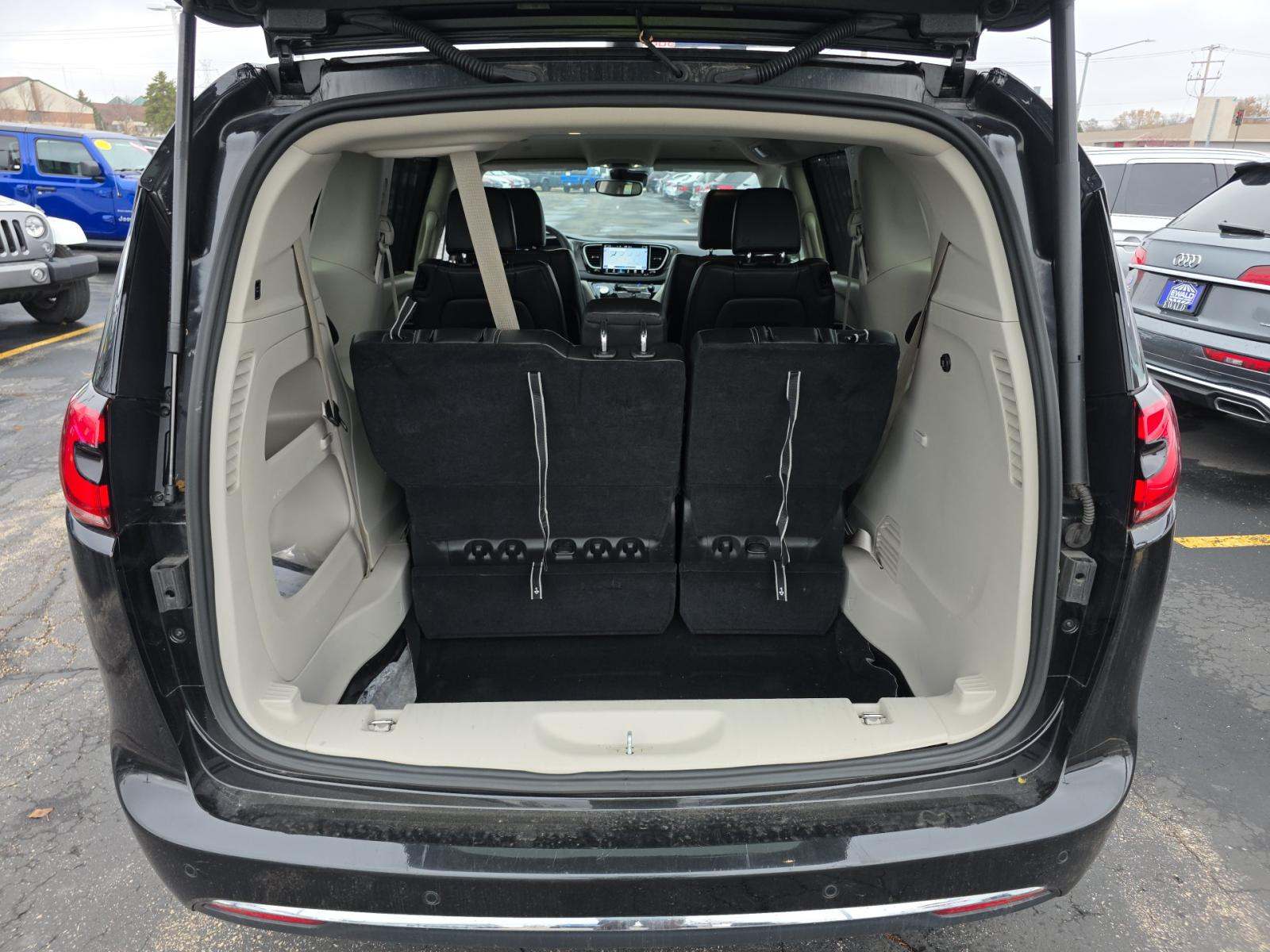 2023 Chrysler Pacifica Touring L FWD