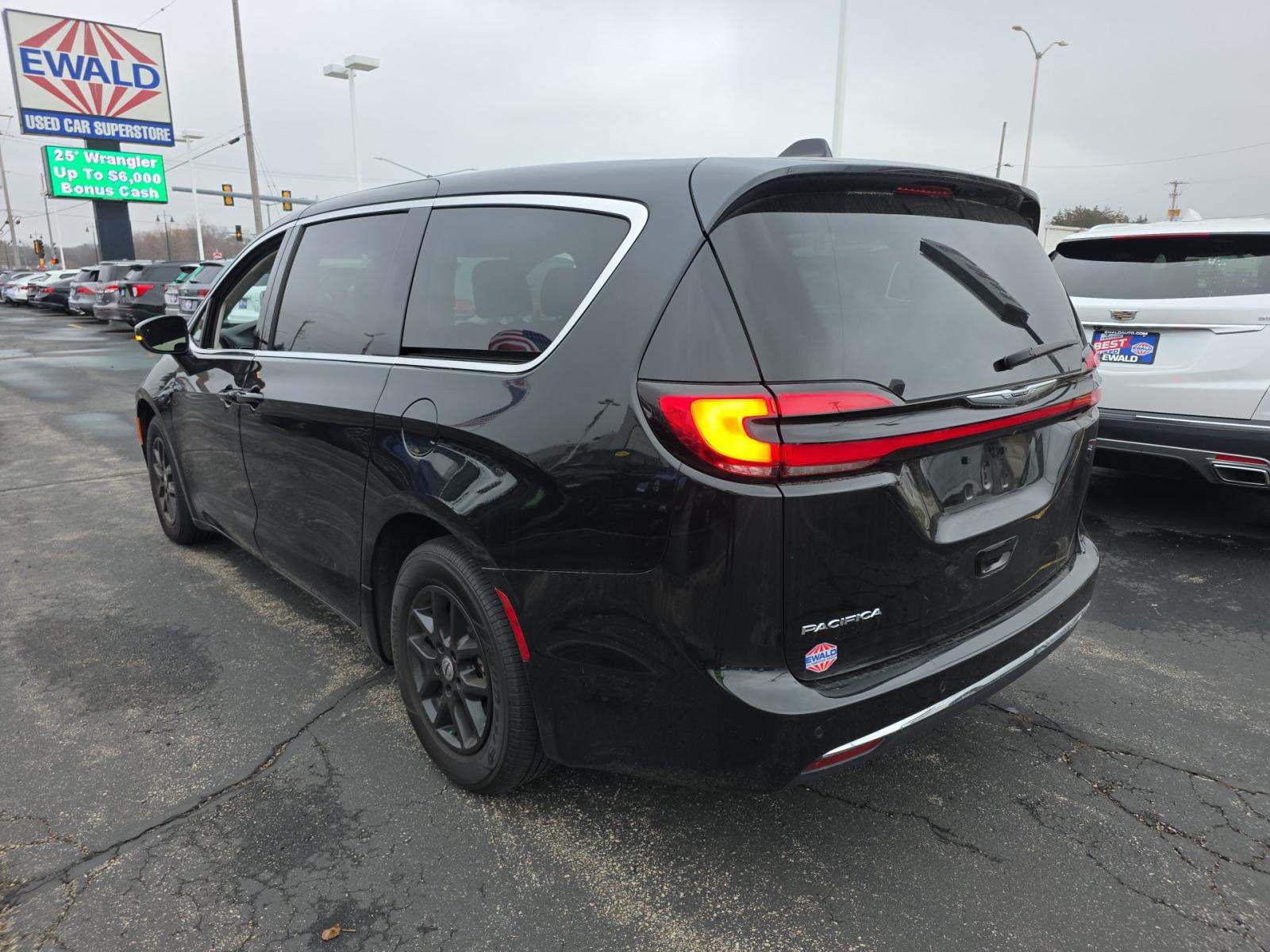 2023 Chrysler Pacifica Touring L FWD
