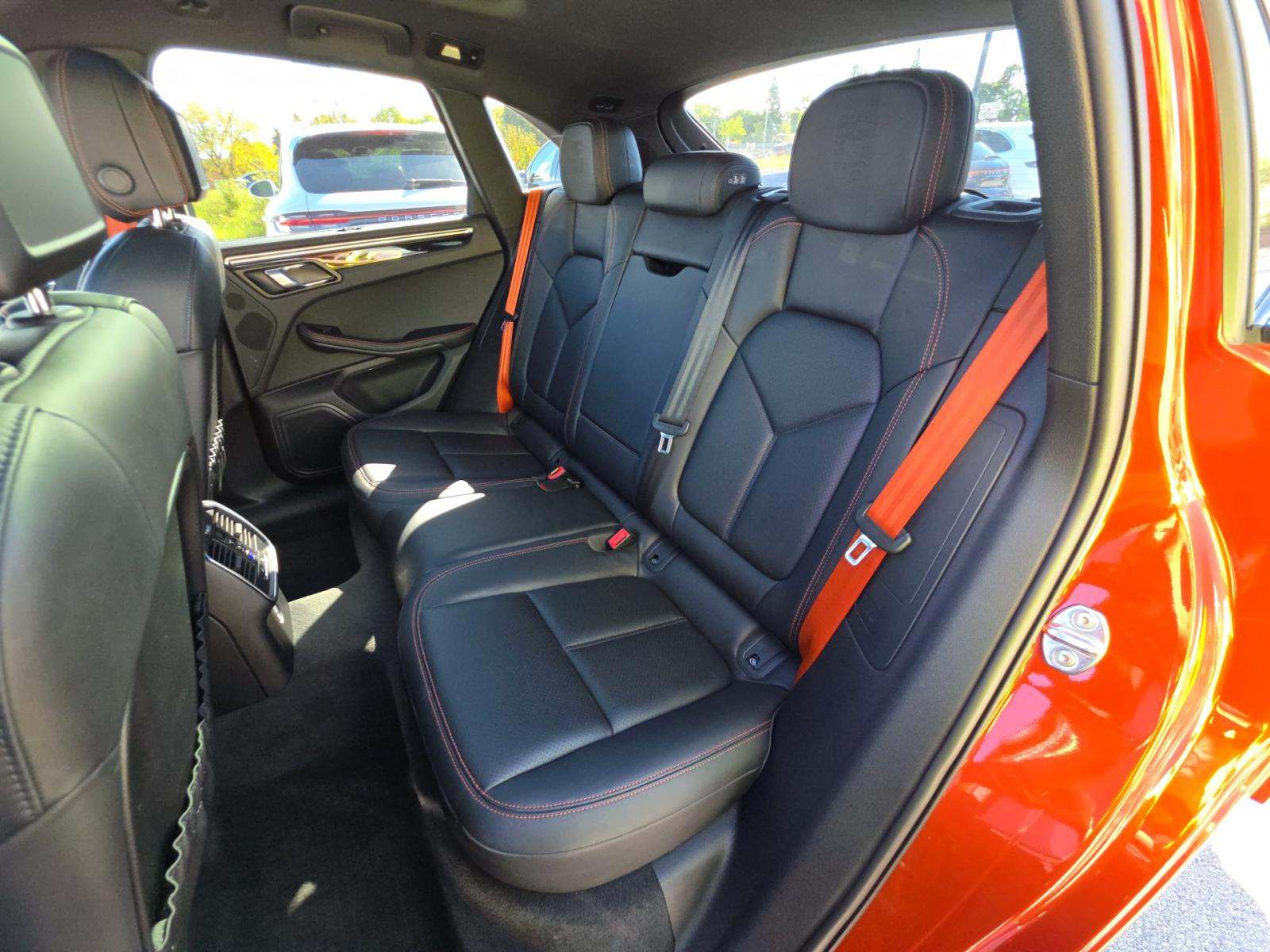 2023 Porsche Macan Base AWD