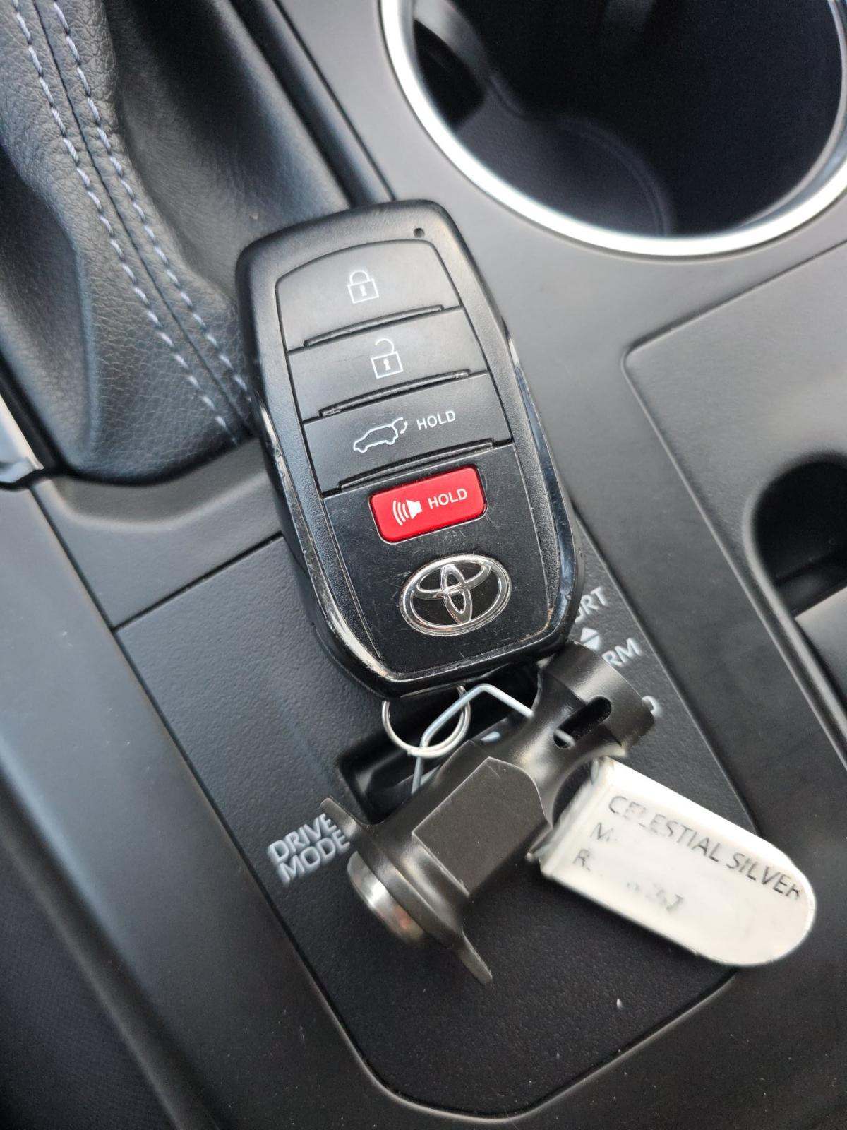 2024 Toyota Highlander LE FWD