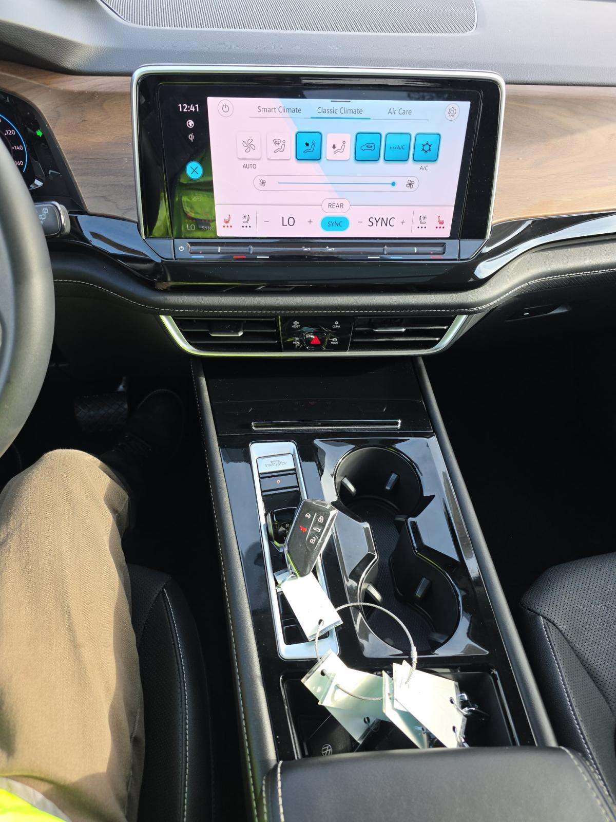 2025 Volkswagen Atlas 2.0T SE AWD