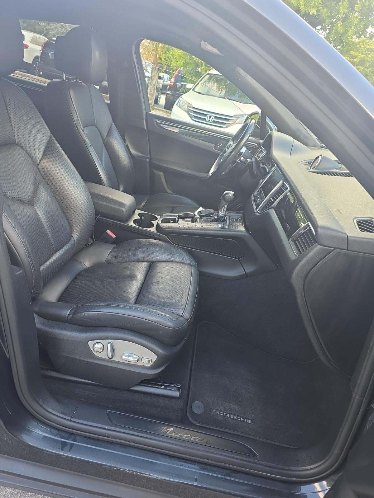 2018 Porsche Macan Base AWD