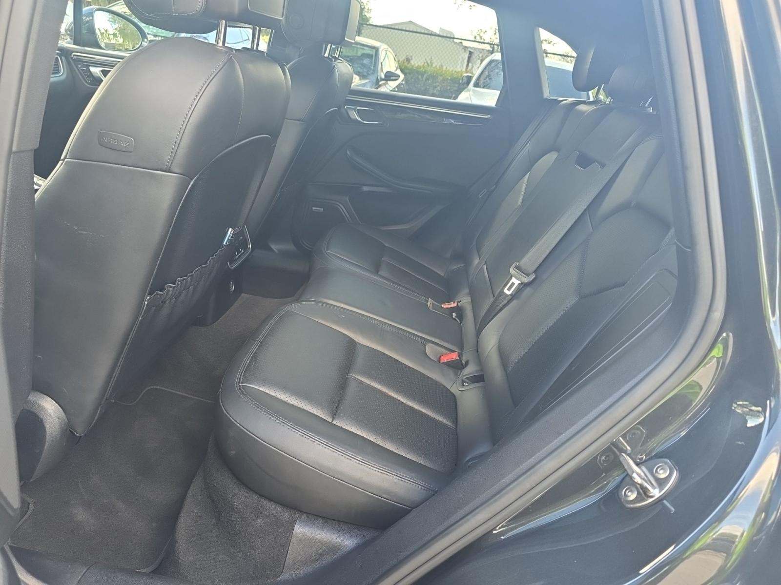 2018 Porsche Macan Base AWD