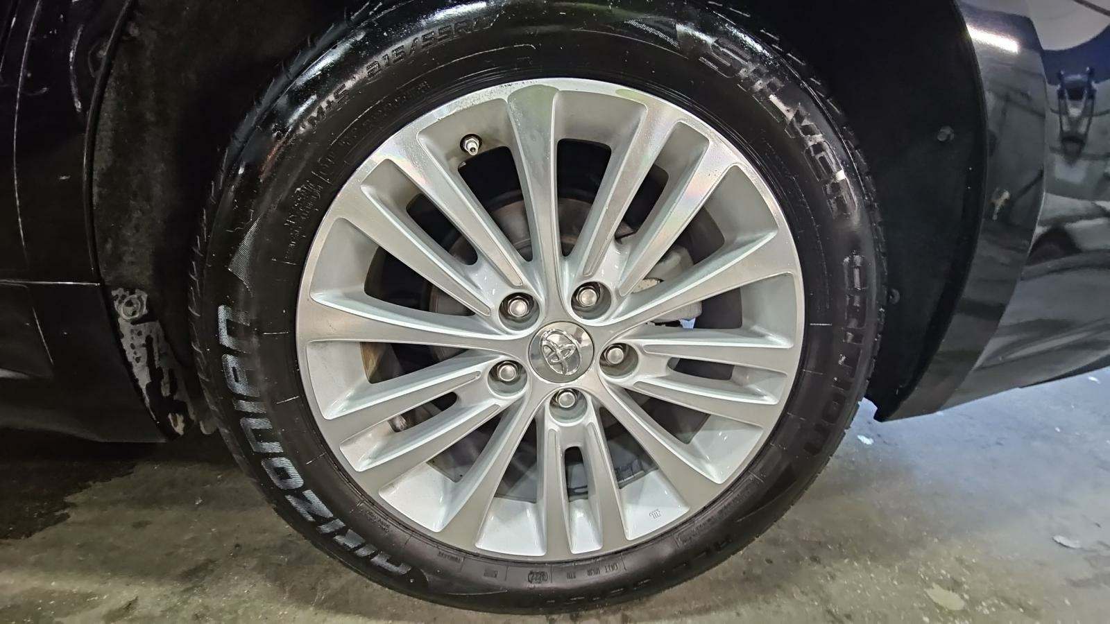 2014 Toyota Avalon Hybrid XLE Premium FWD