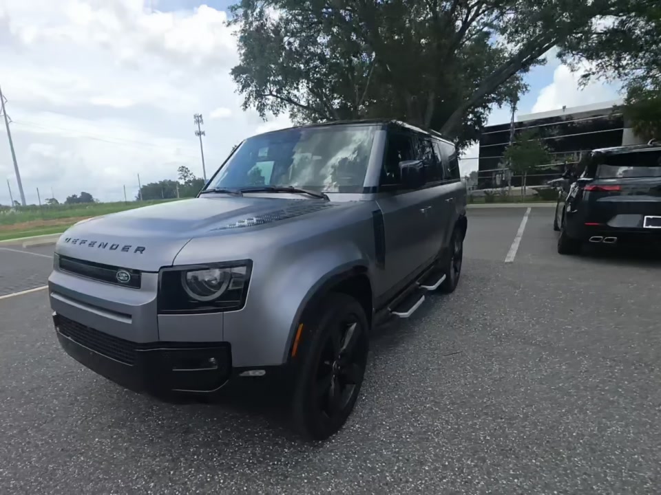 2024 Land Rover Defender 130 X-Dynamic SE AWD