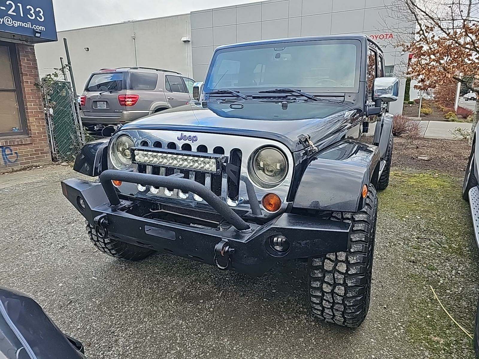 Jeep Wrangler Unlimited Sahara снимка Jeep Wrangler Unlimited Sahara