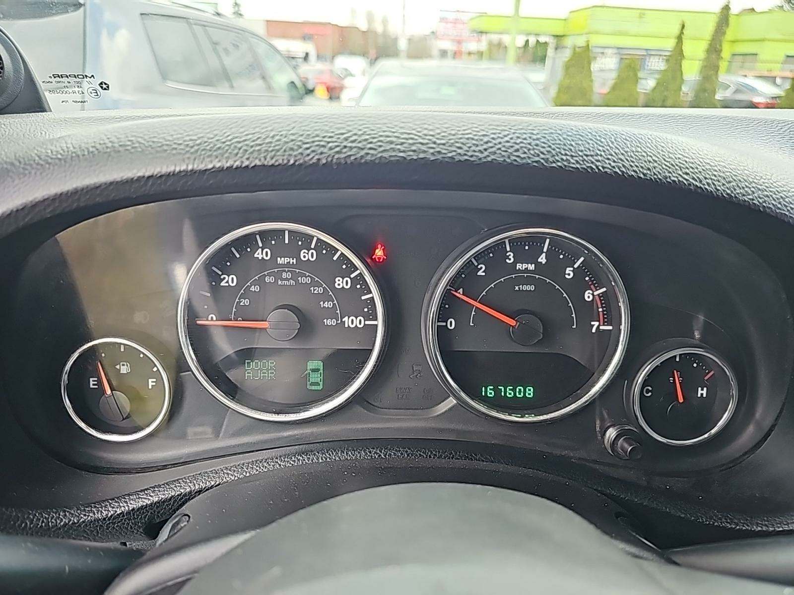 Jeep Wrangler Unlimited Sahara снимка Jeep Wrangler Unlimited Sahara