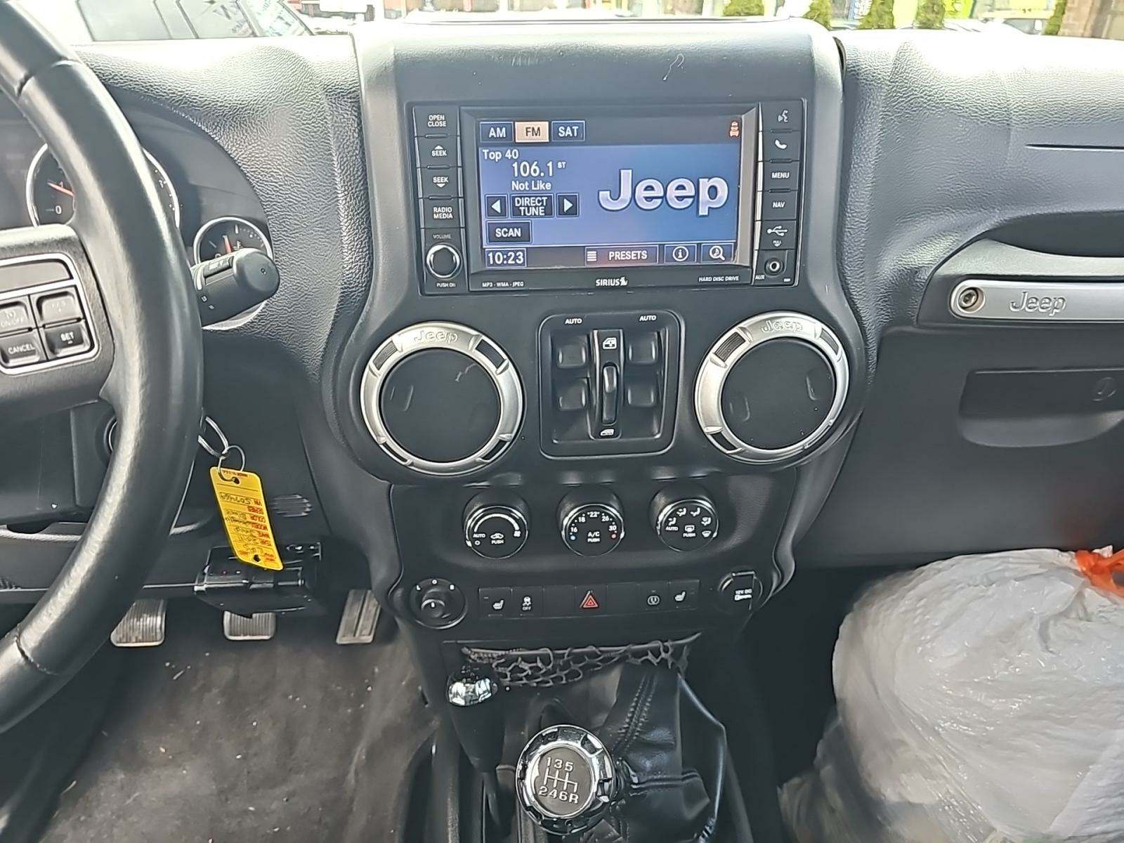 Jeep Wrangler Unlimited Sahara снимка Jeep Wrangler Unlimited Sahara