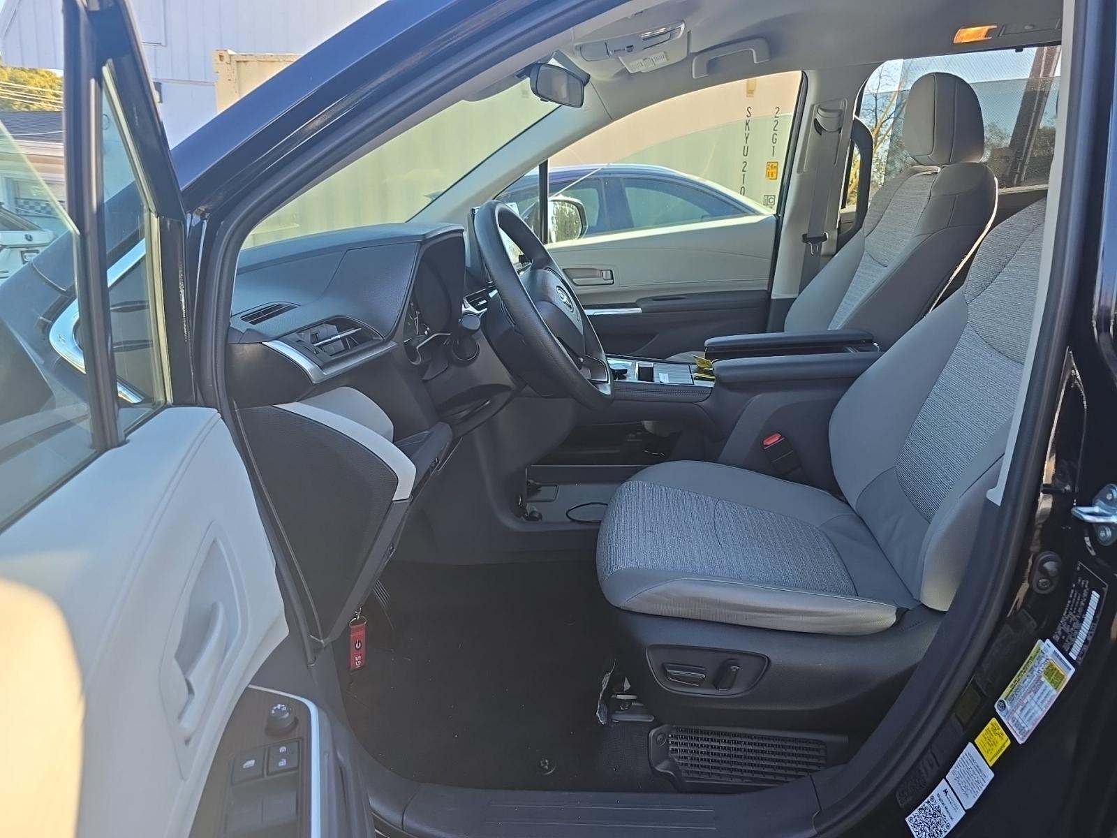 2024 Toyota Sienna LE FWD