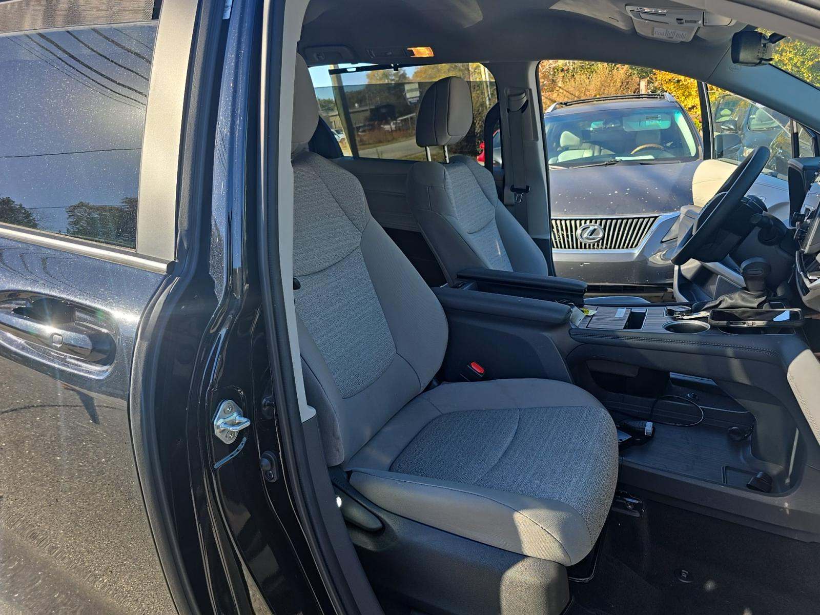 2024 Toyota Sienna LE FWD