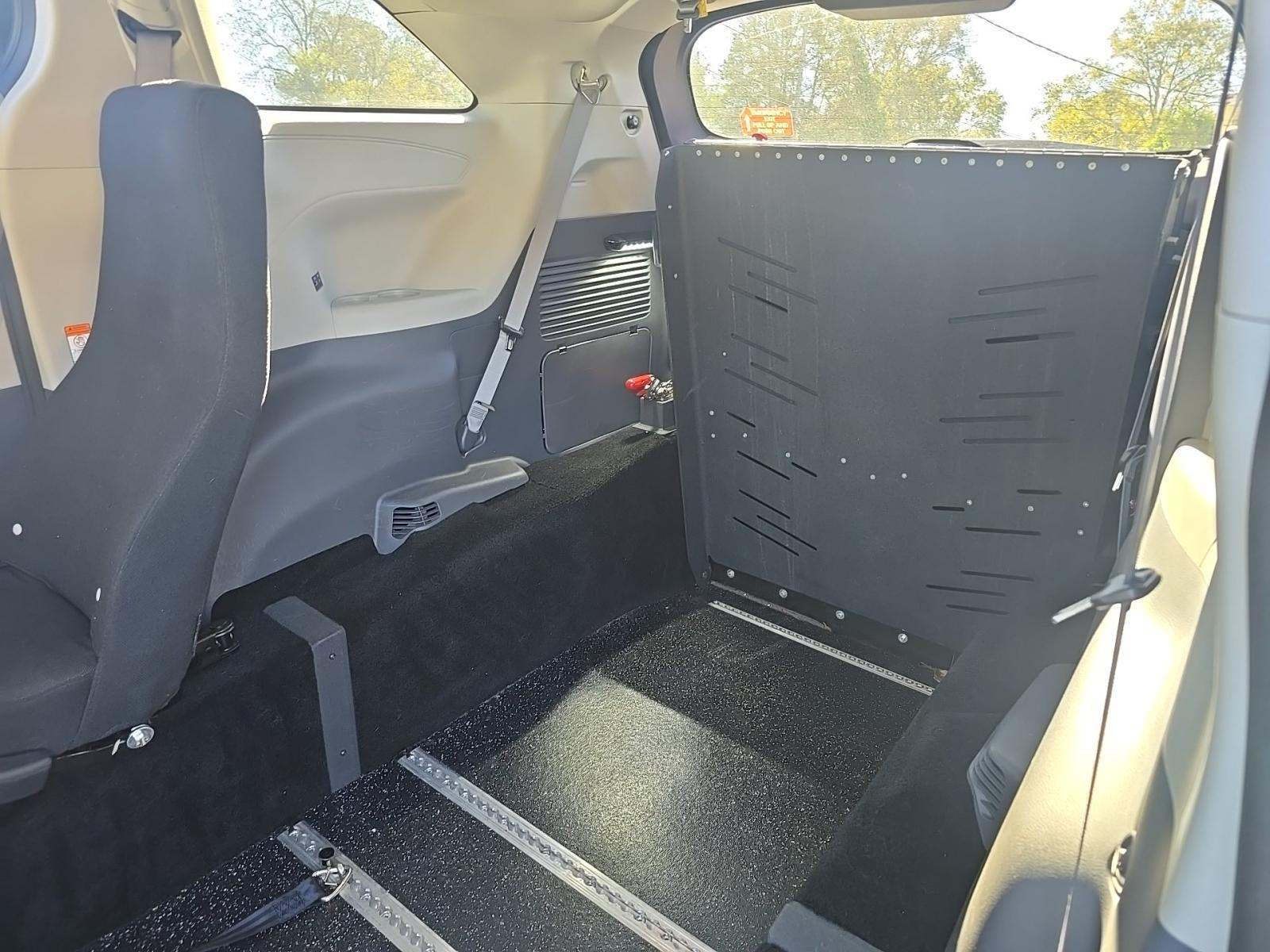 2024 Toyota Sienna LE FWD