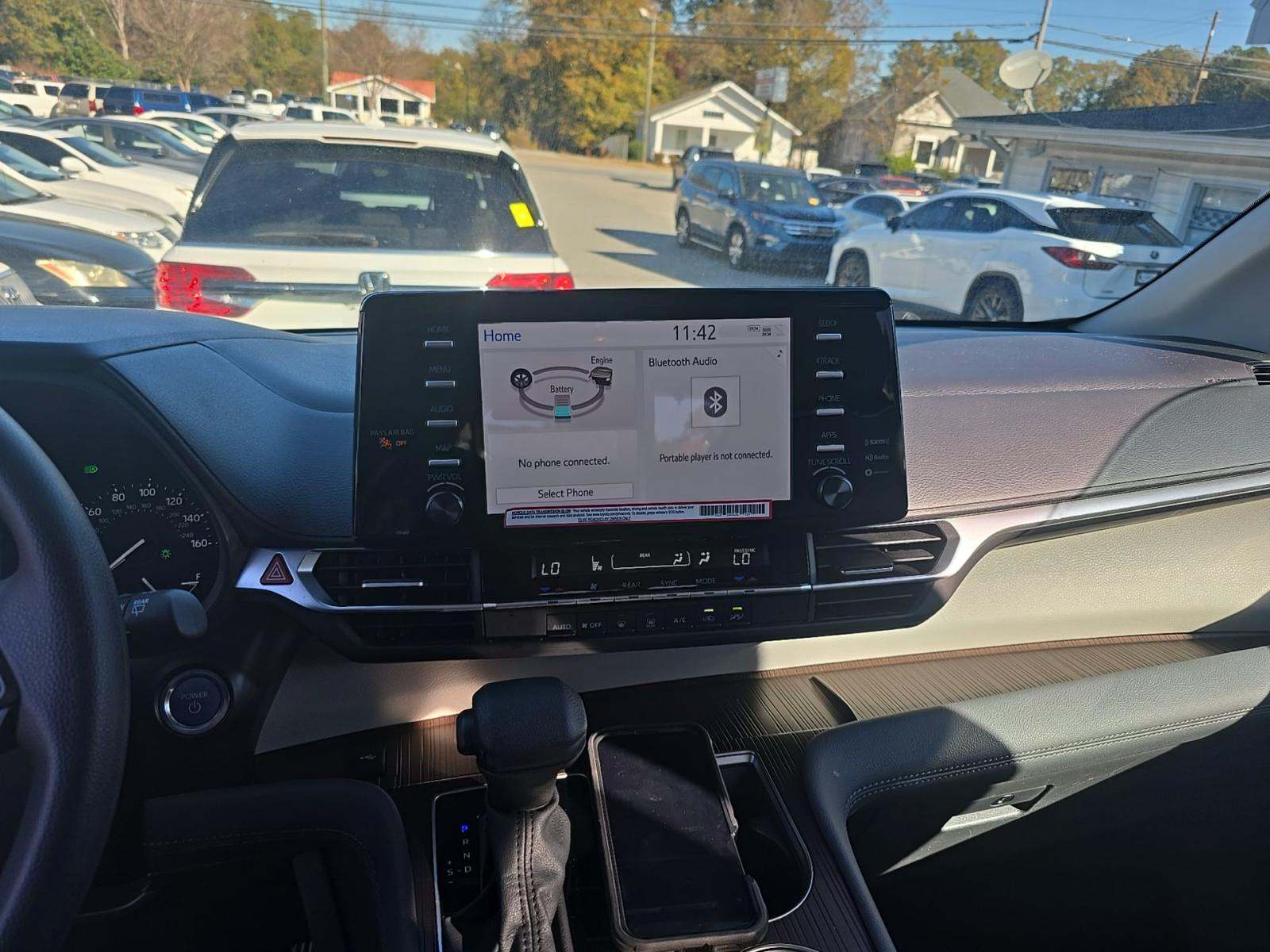 2024 Toyota Sienna LE FWD