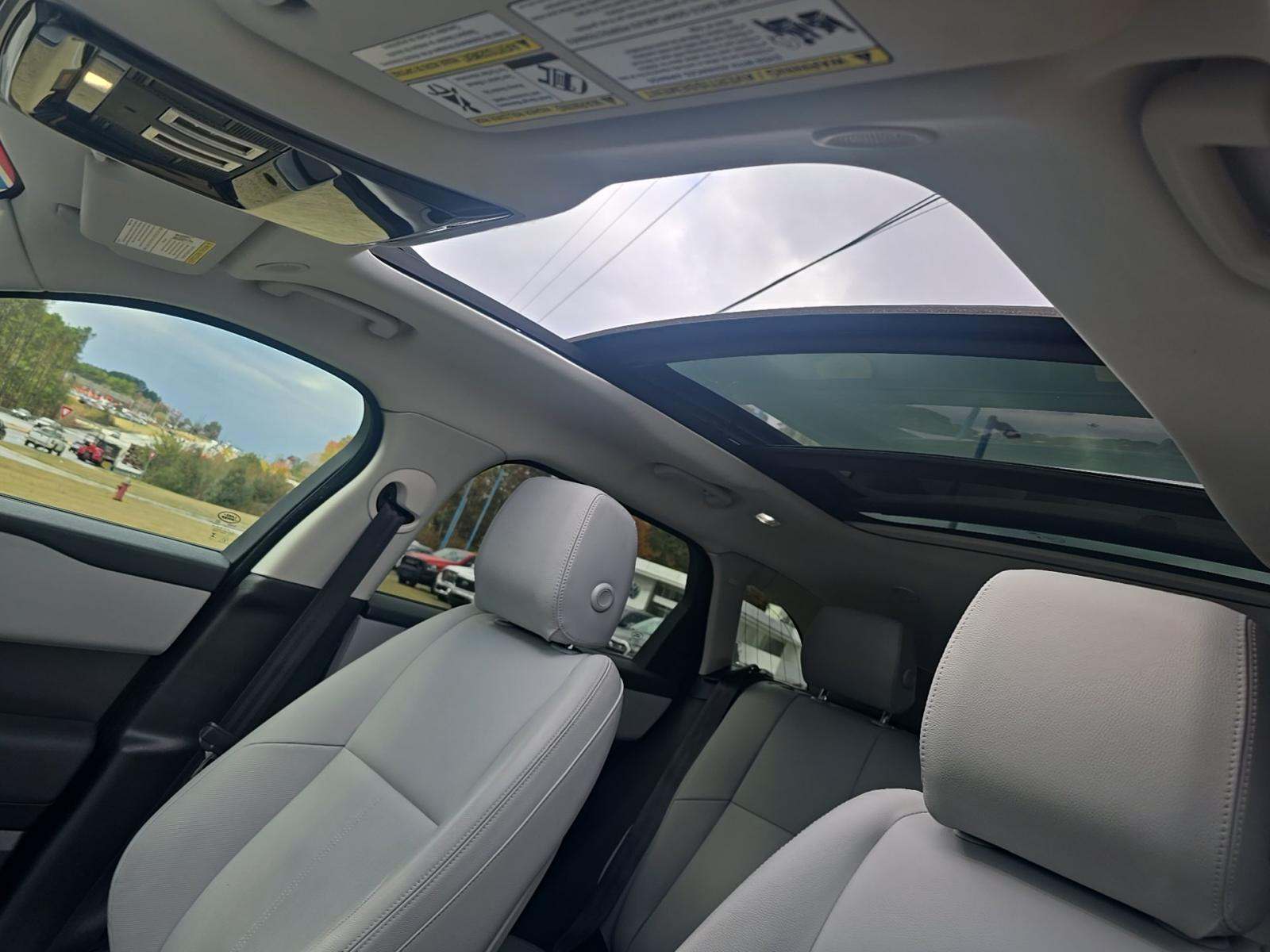 2025 Land Rover Range Rover Velar Dynamic SE AWD