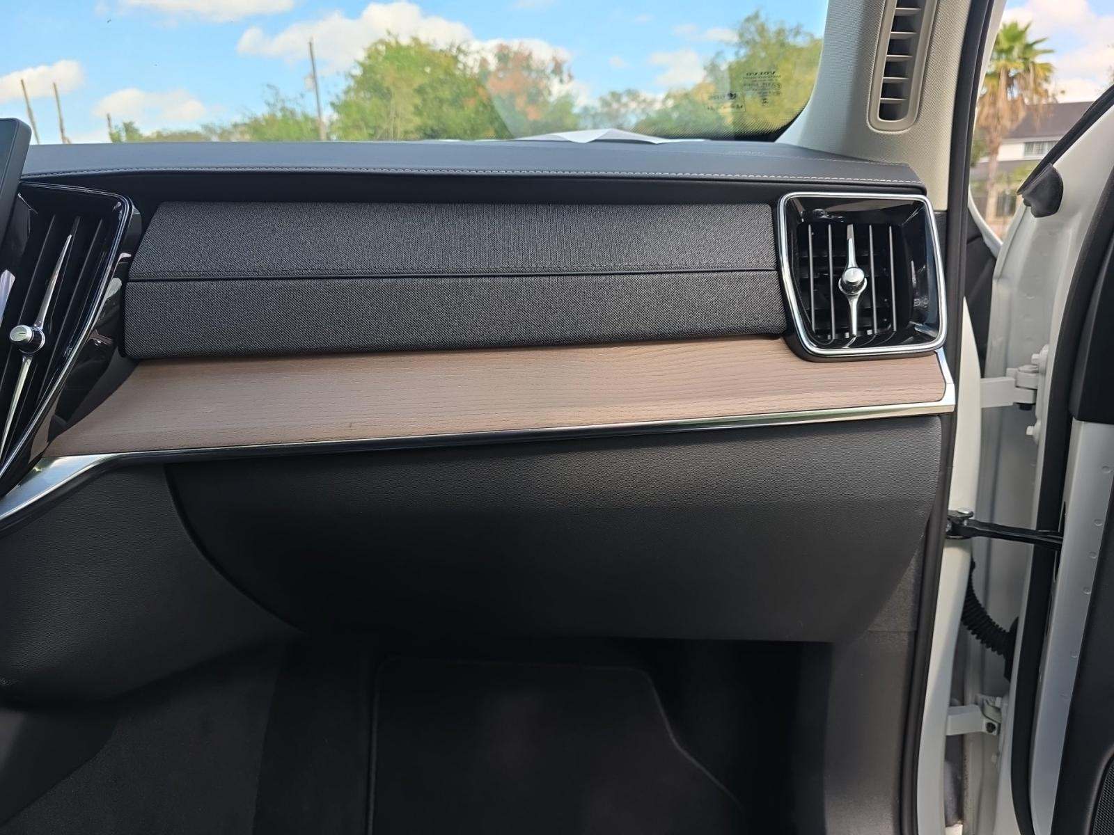 2025 Volvo XC90 B6 Plus AWD