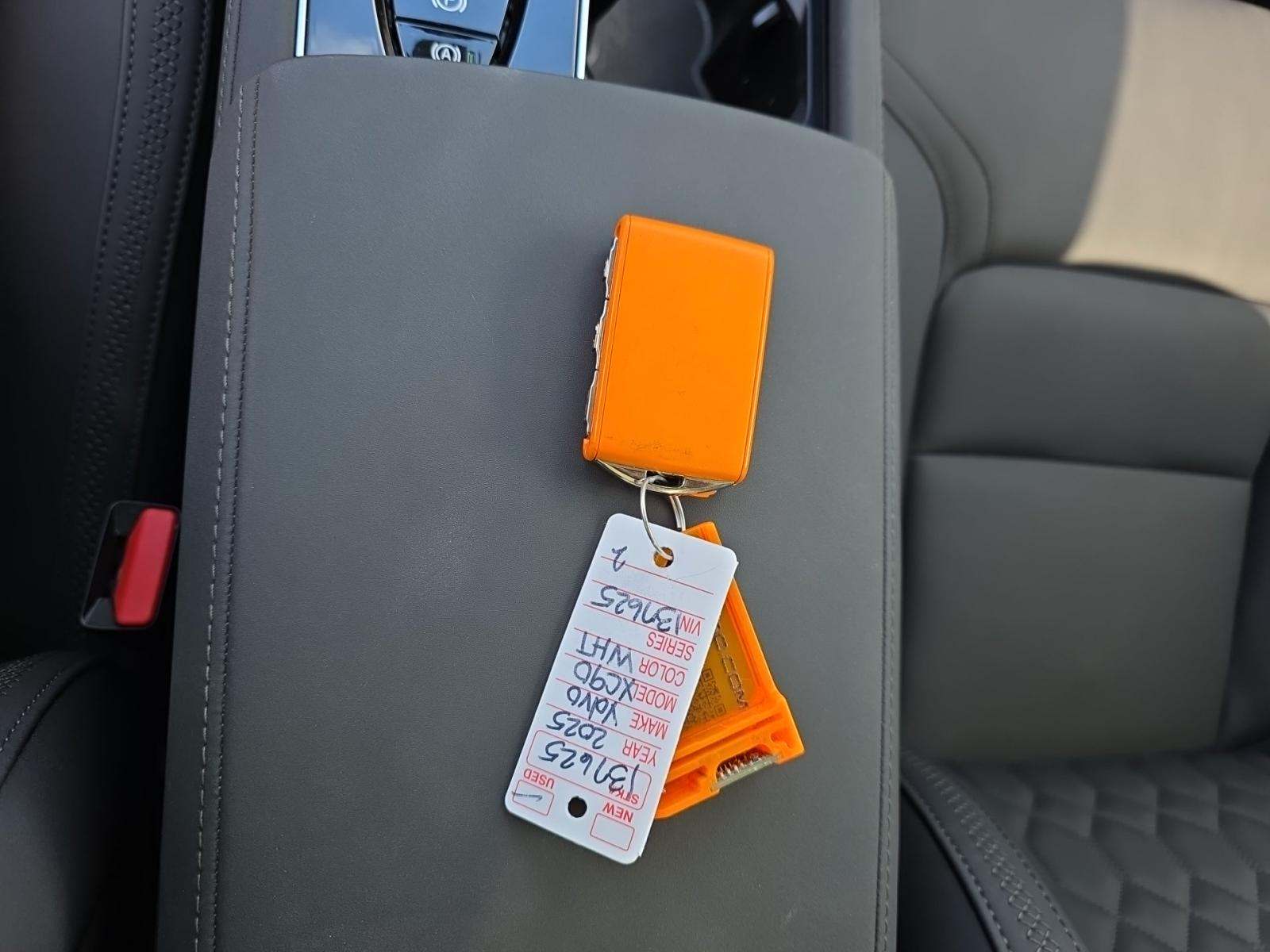 2025 Volvo XC90 B6 Plus AWD