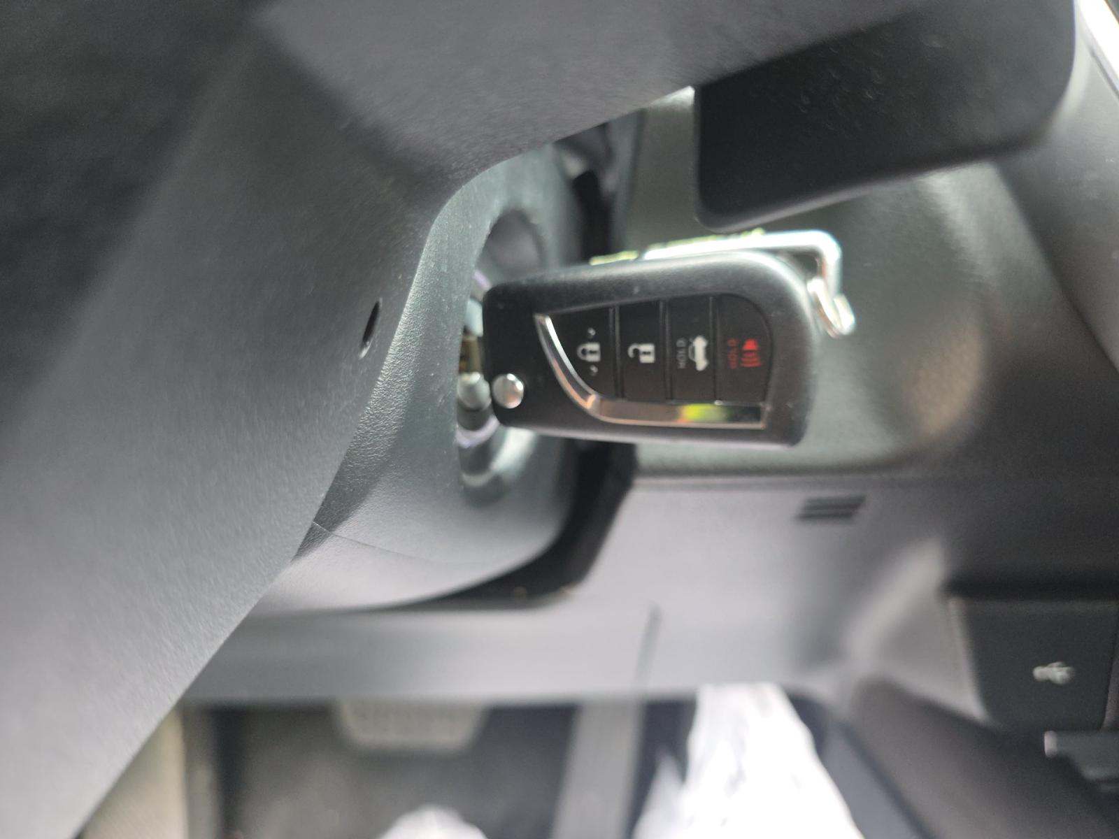 TOYOTA CAMRY - 8