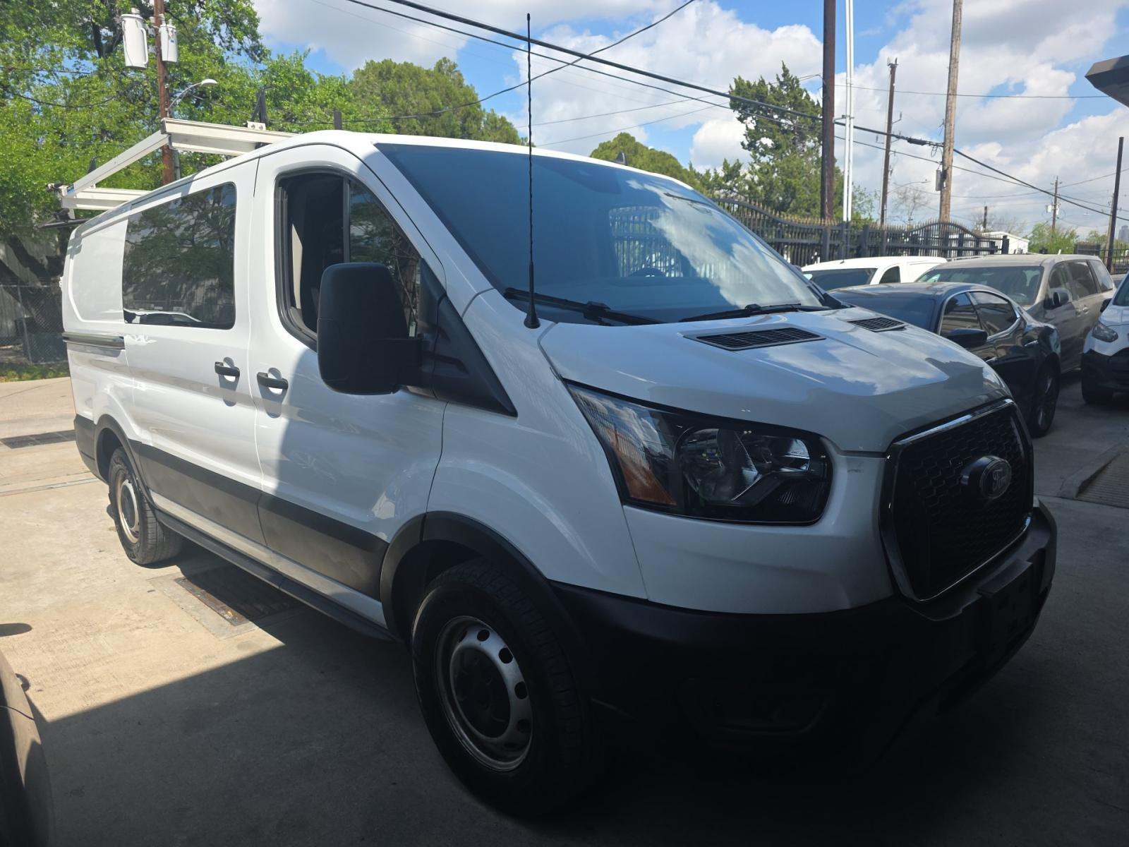 FORD TRANSIT 150 - 4