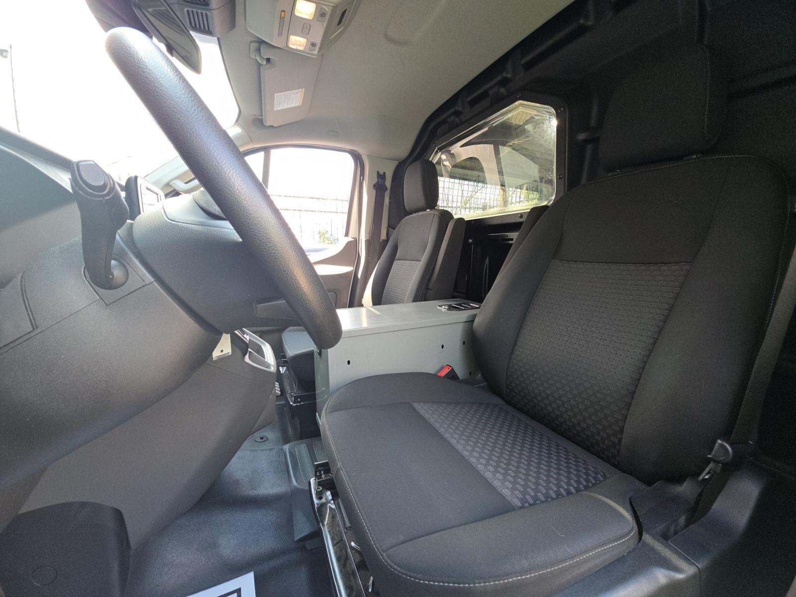 FORD TRANSIT 150 - 6