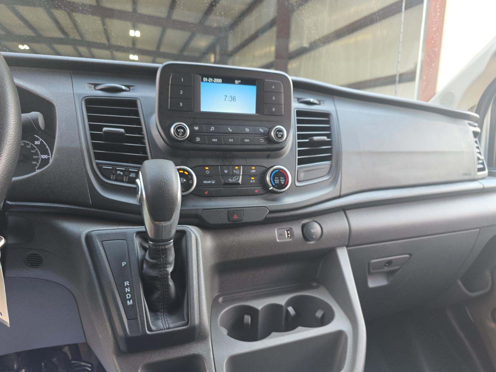 FORD TRANSIT 150 - 10