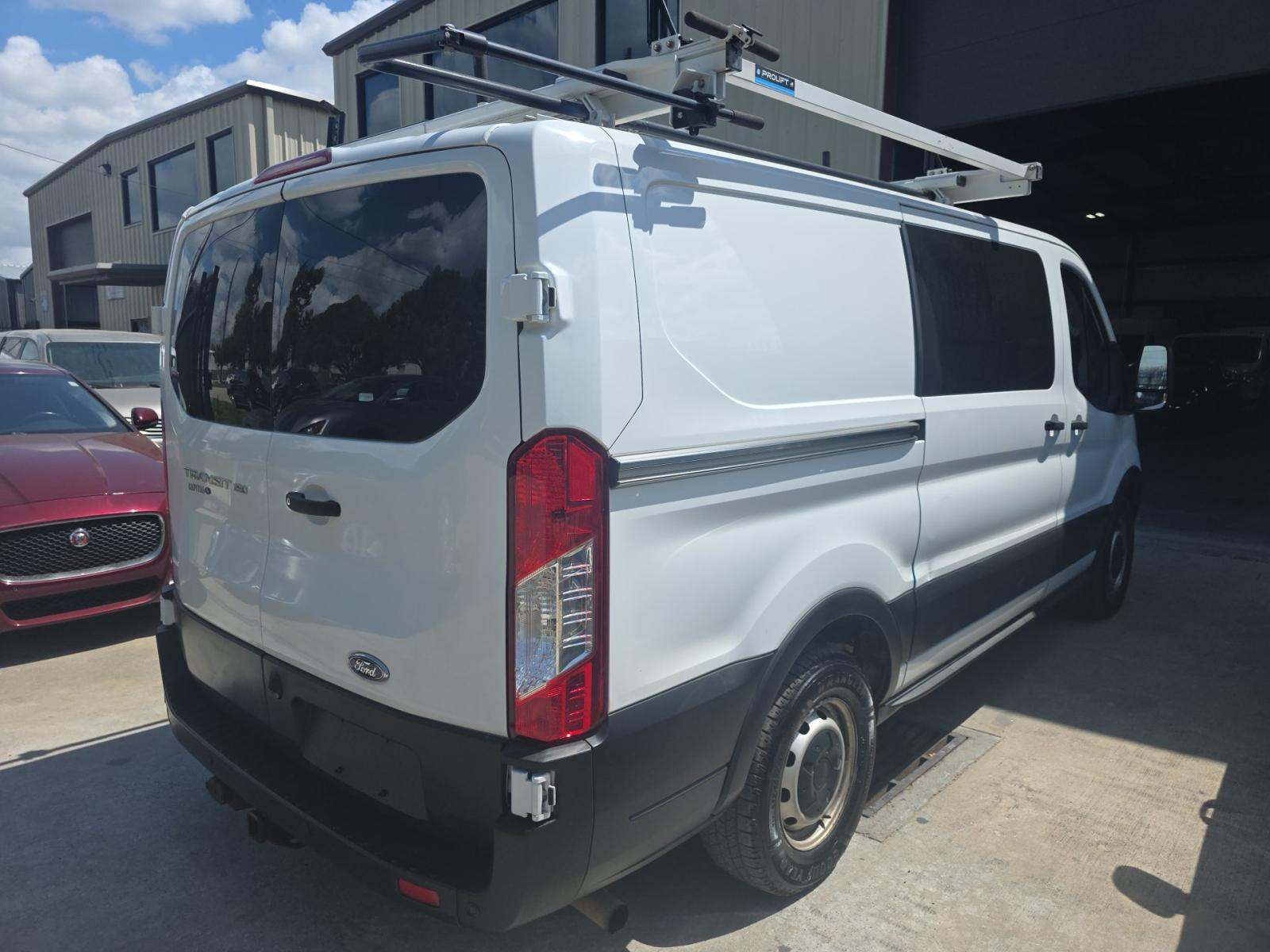 FORD TRANSIT 150 - 3