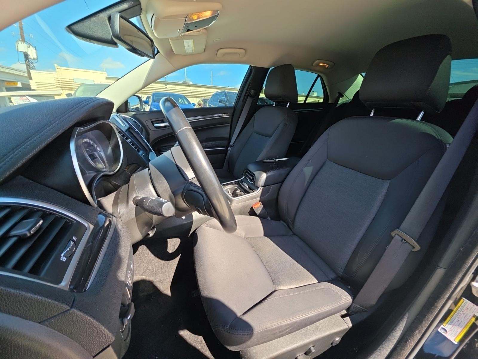 2022 Chrysler 300 Touring RWD