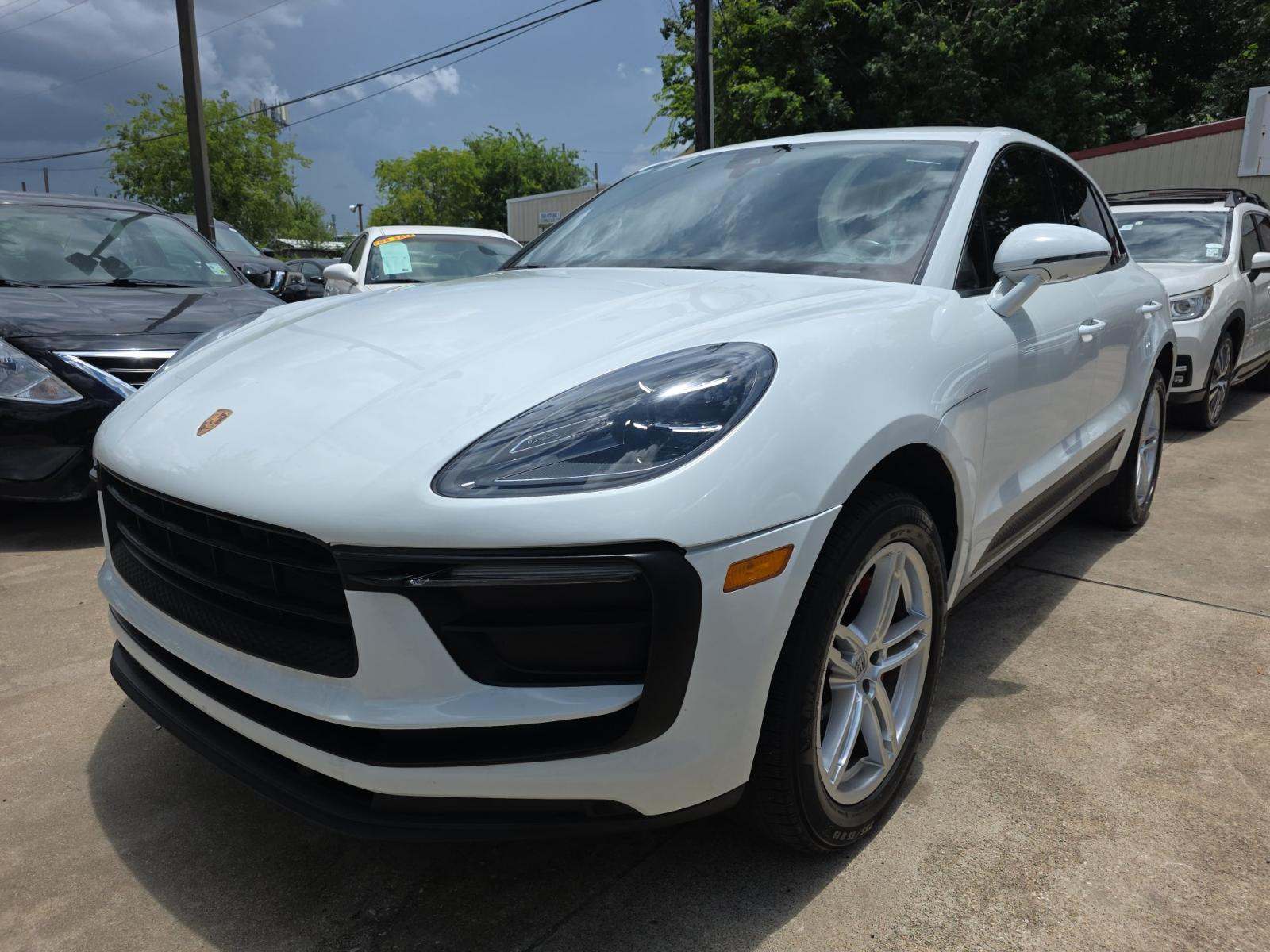 2022 Porsche Macan Base AWD