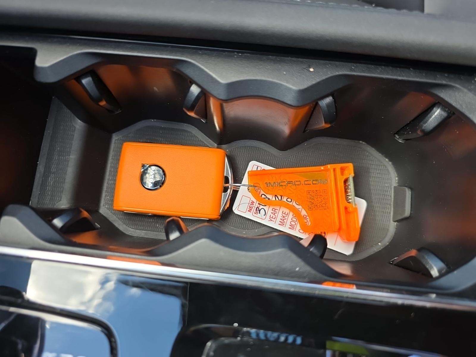 2025 Volvo XC90 B6 Plus AWD