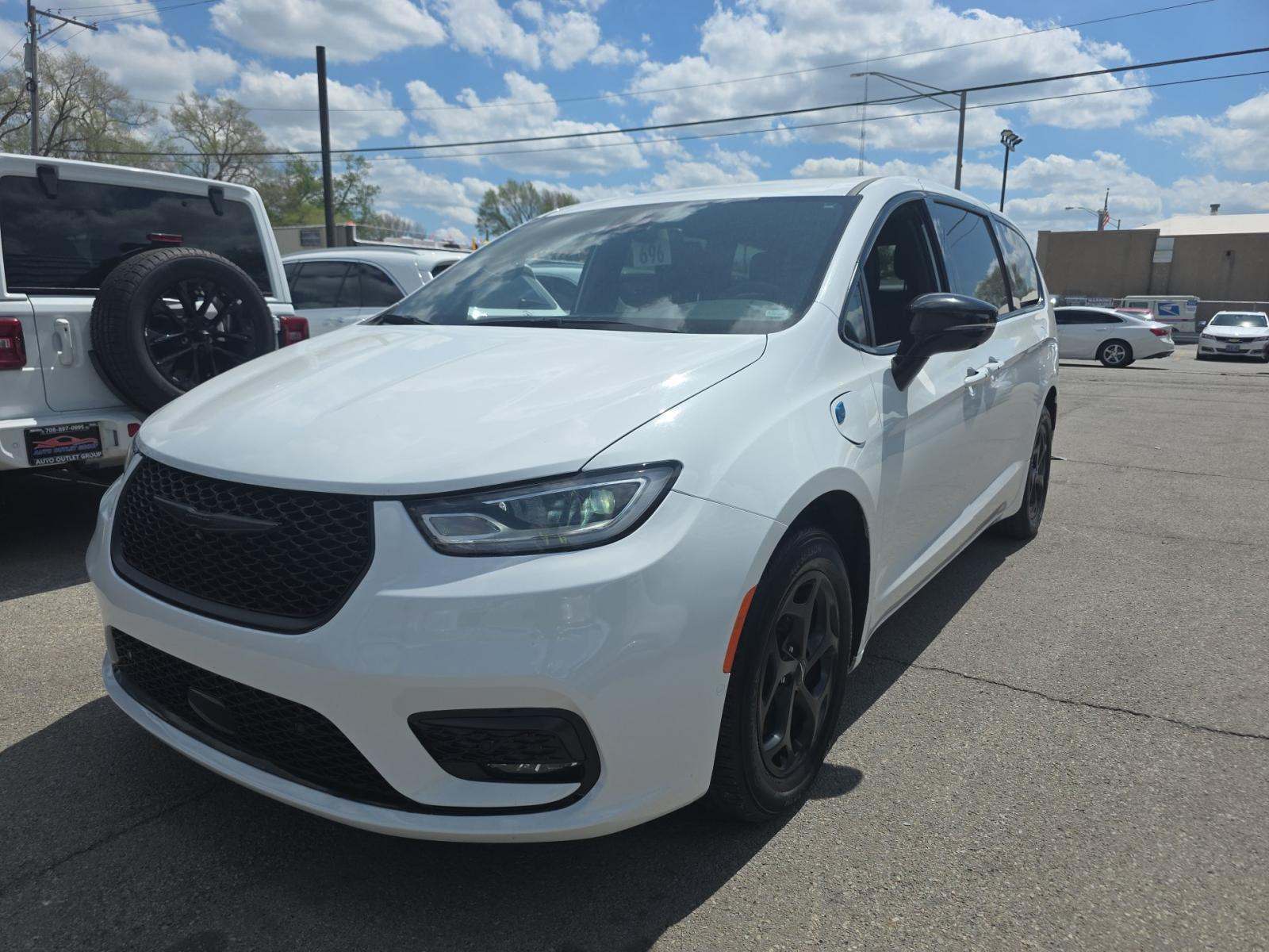 2024 Chrysler Pacifica Hybrid Select S Appearance FWD