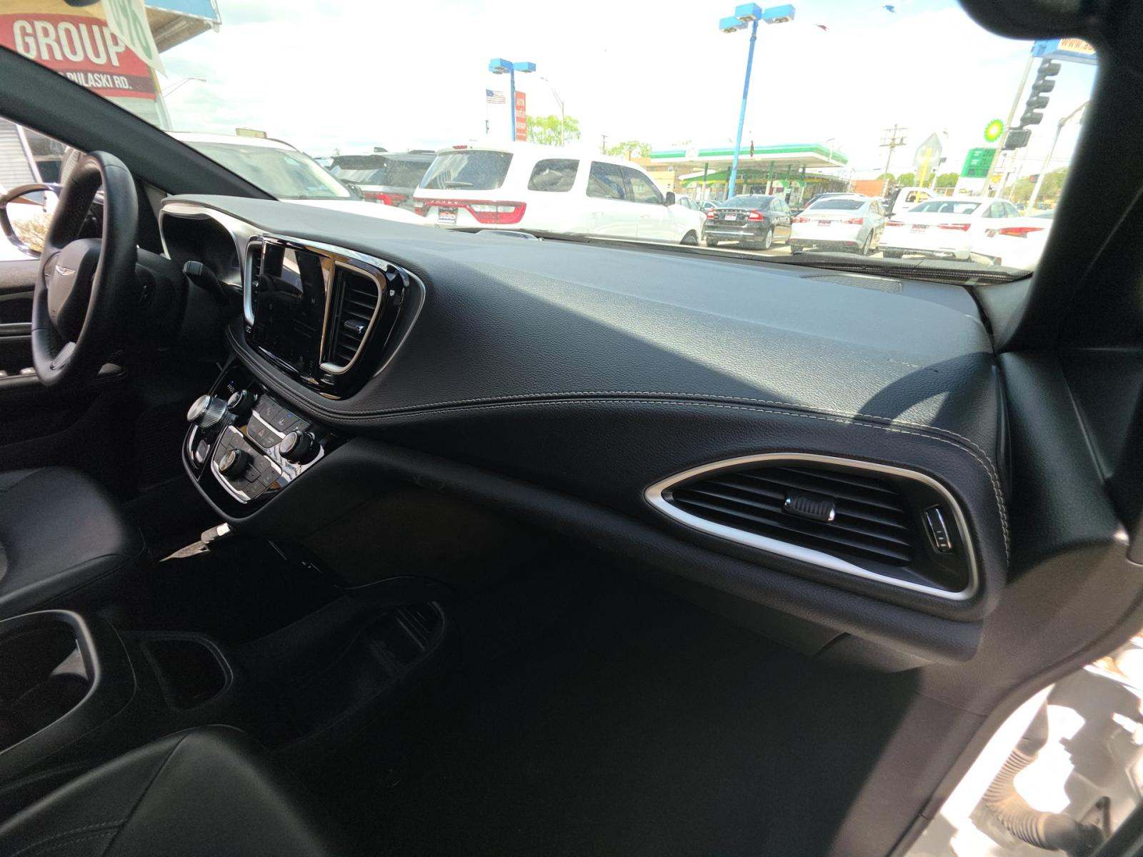 2024 Chrysler Pacifica Hybrid Select S Appearance FWD