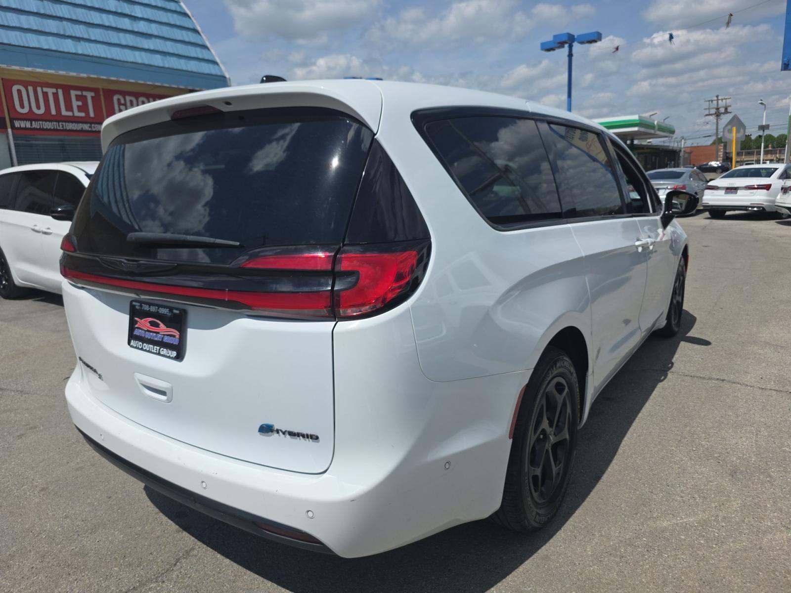 2024 Chrysler Pacifica Hybrid Select S Appearance FWD