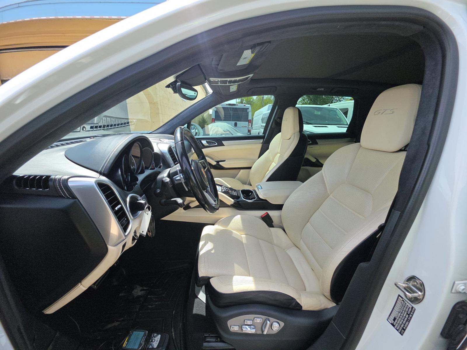 PORSCHE CAYENNE - 6