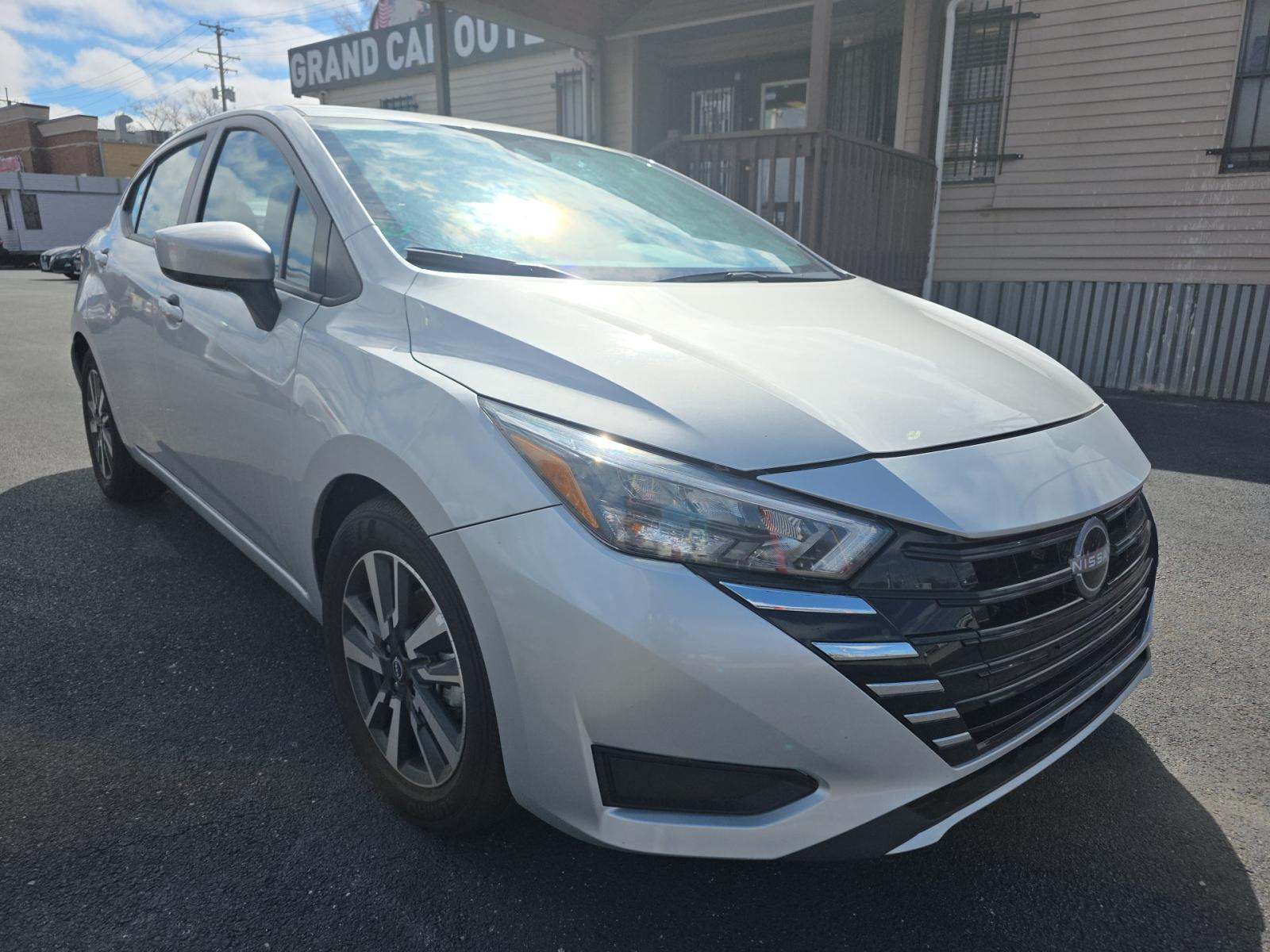 NISSAN VERSA - 4