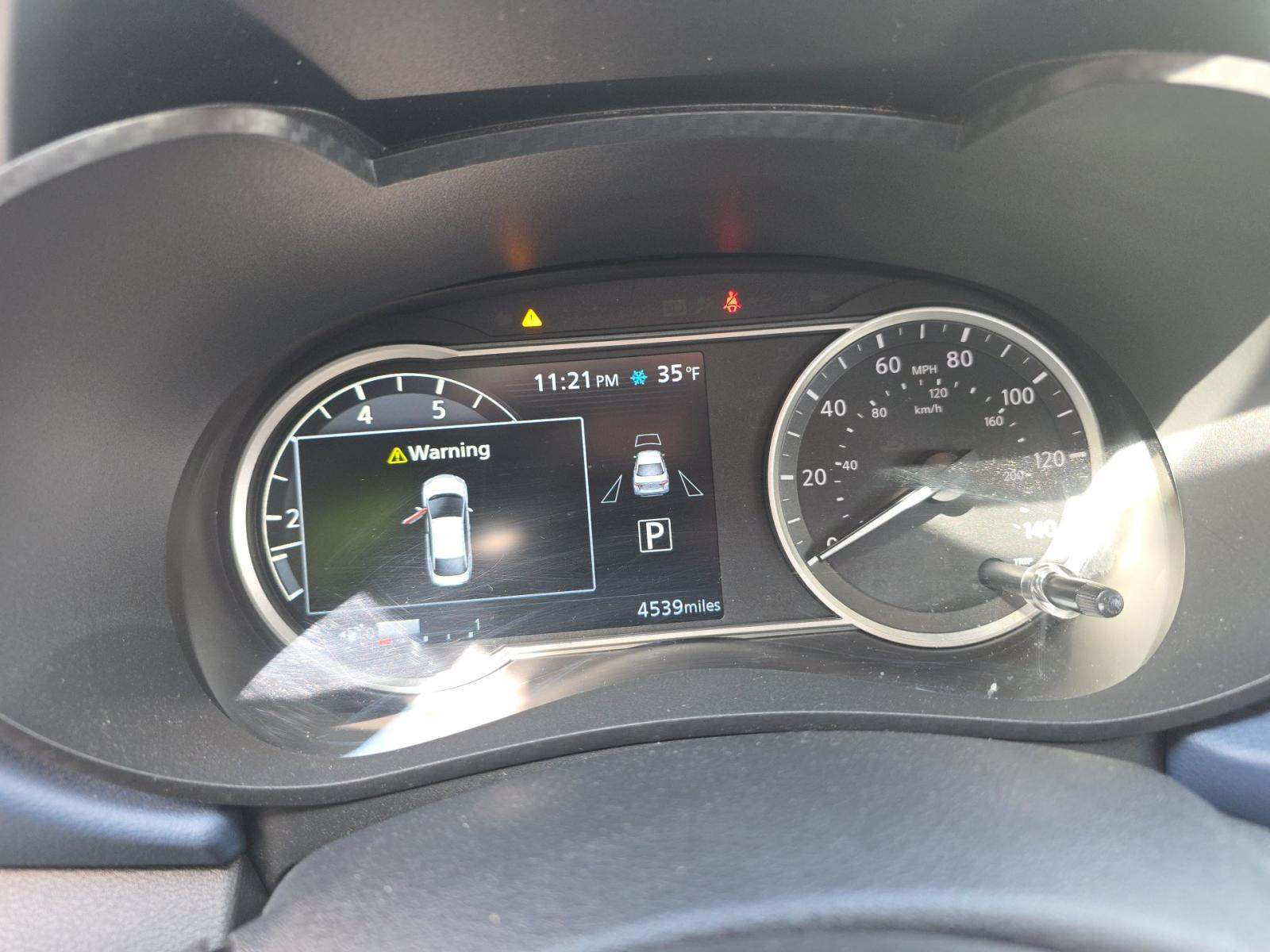 NISSAN VERSA - 9
