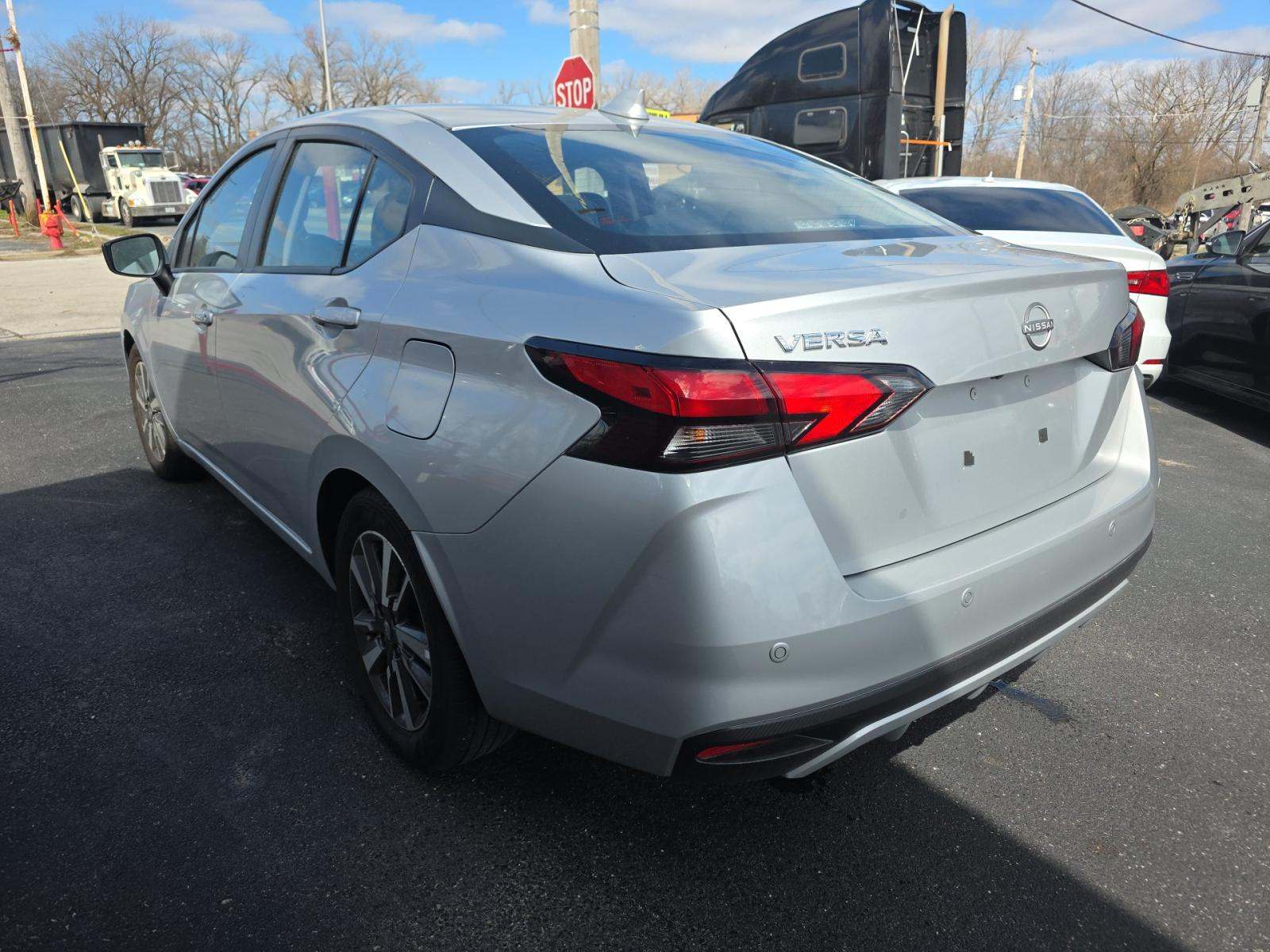 NISSAN VERSA - 2