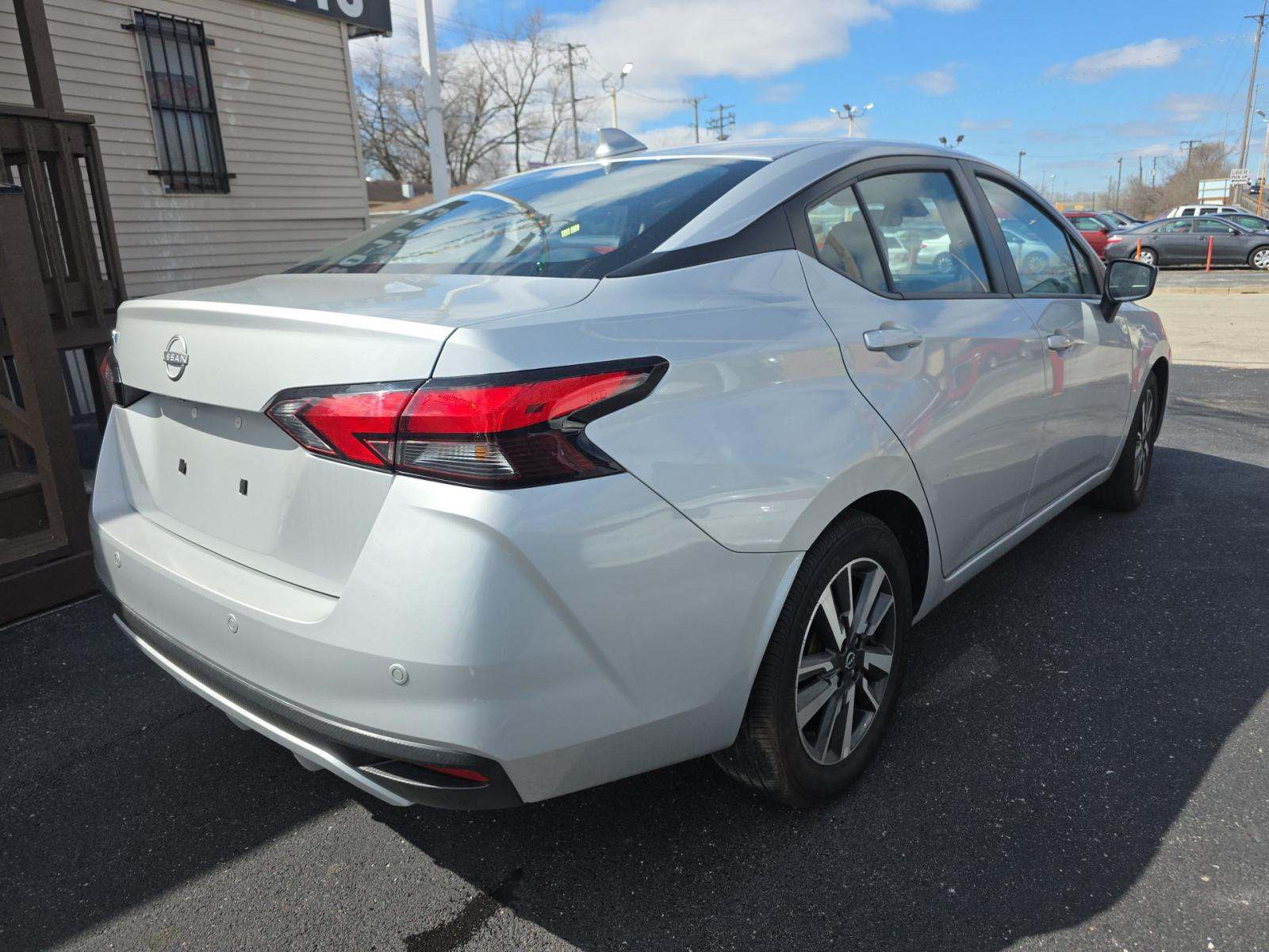 NISSAN VERSA - 3