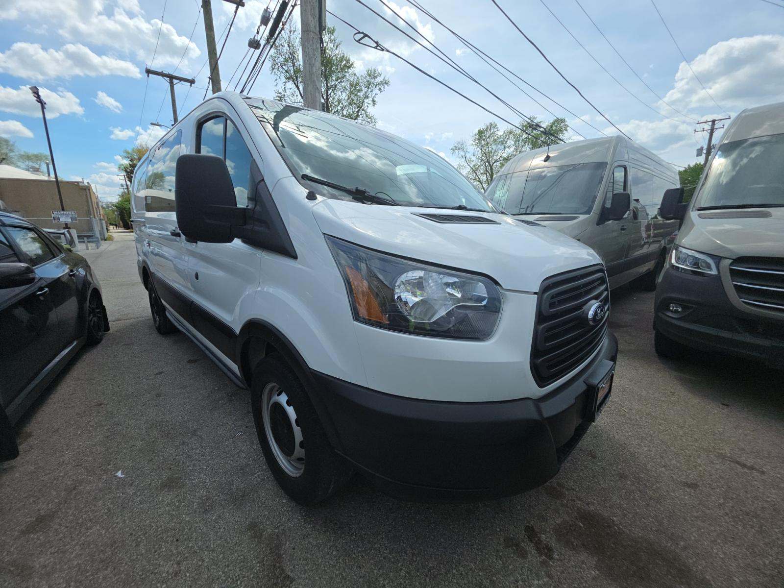 FORD TRANSIT 150 - 4