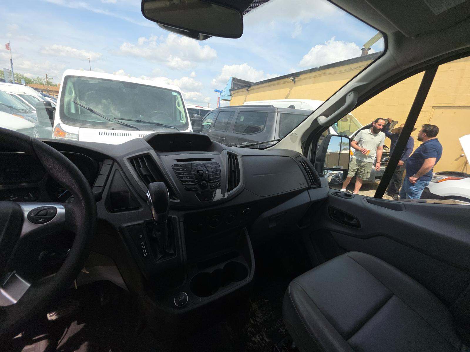 FORD TRANSIT 150 - 10
